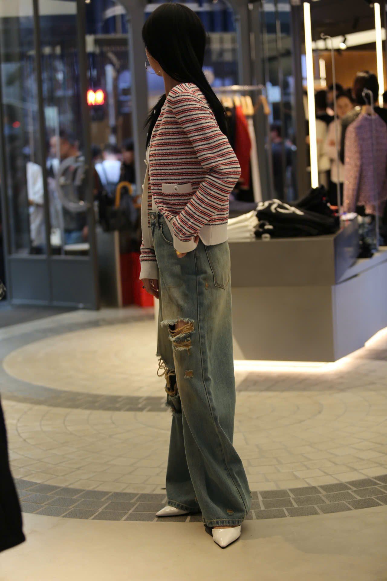  Quần jean rách gối ss25 