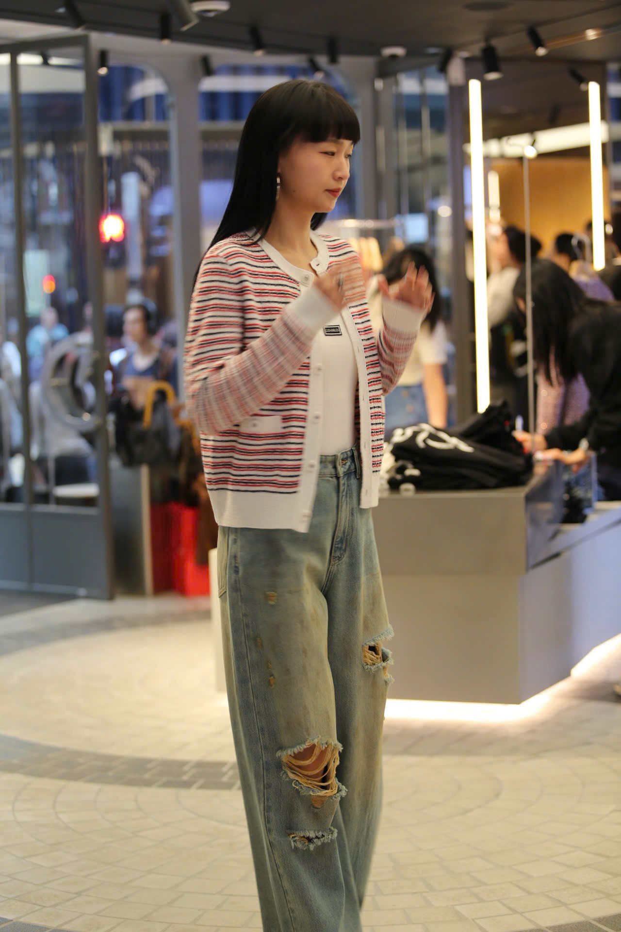  Quần jean rách gối ss25 