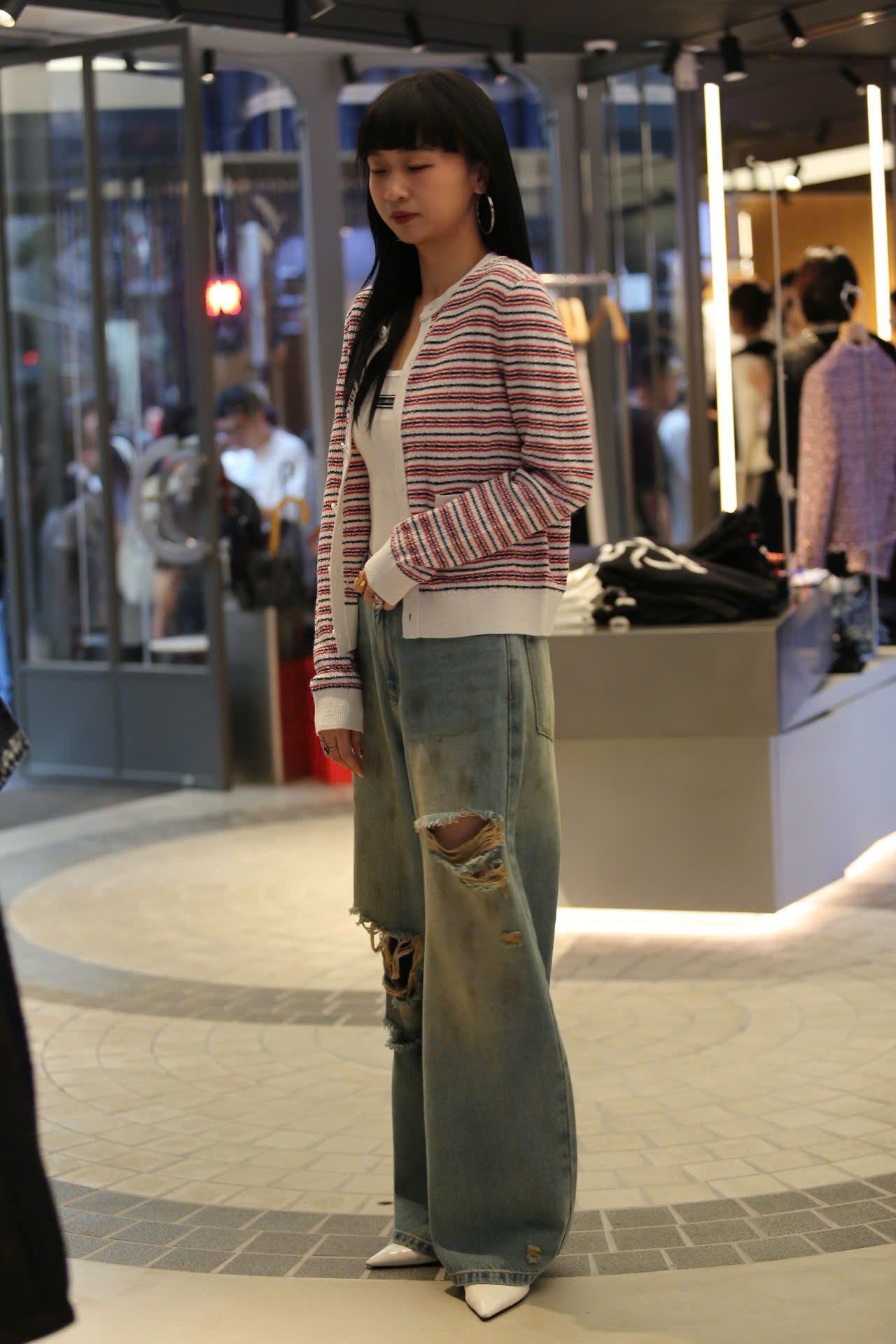  Quần jean rách gối ss25 