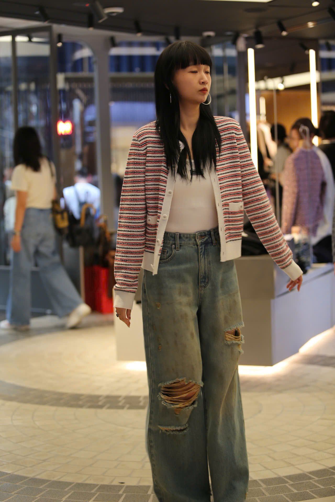  Quần jean rách gối ss25 