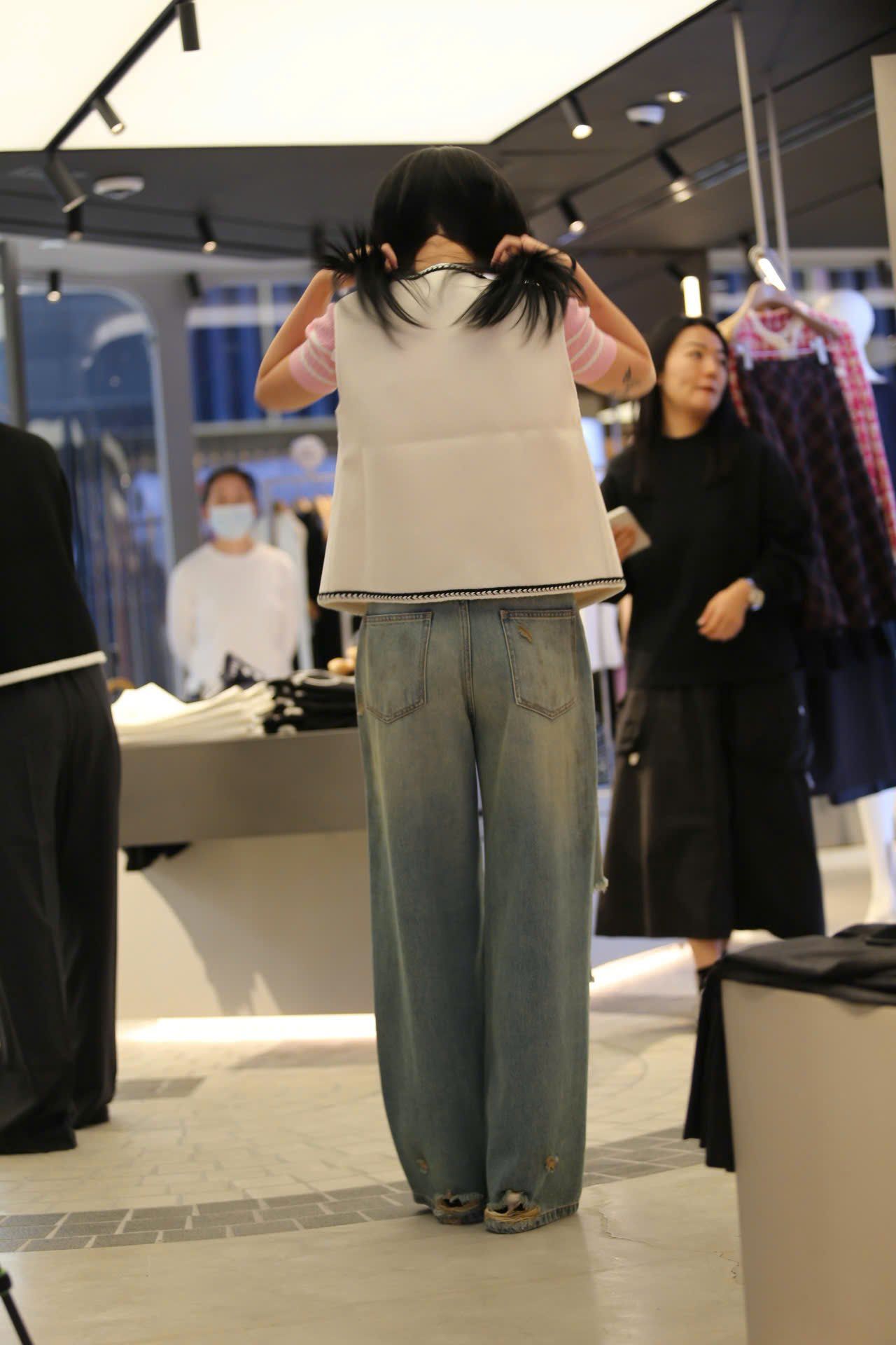  Quần jean rách gối ss25 