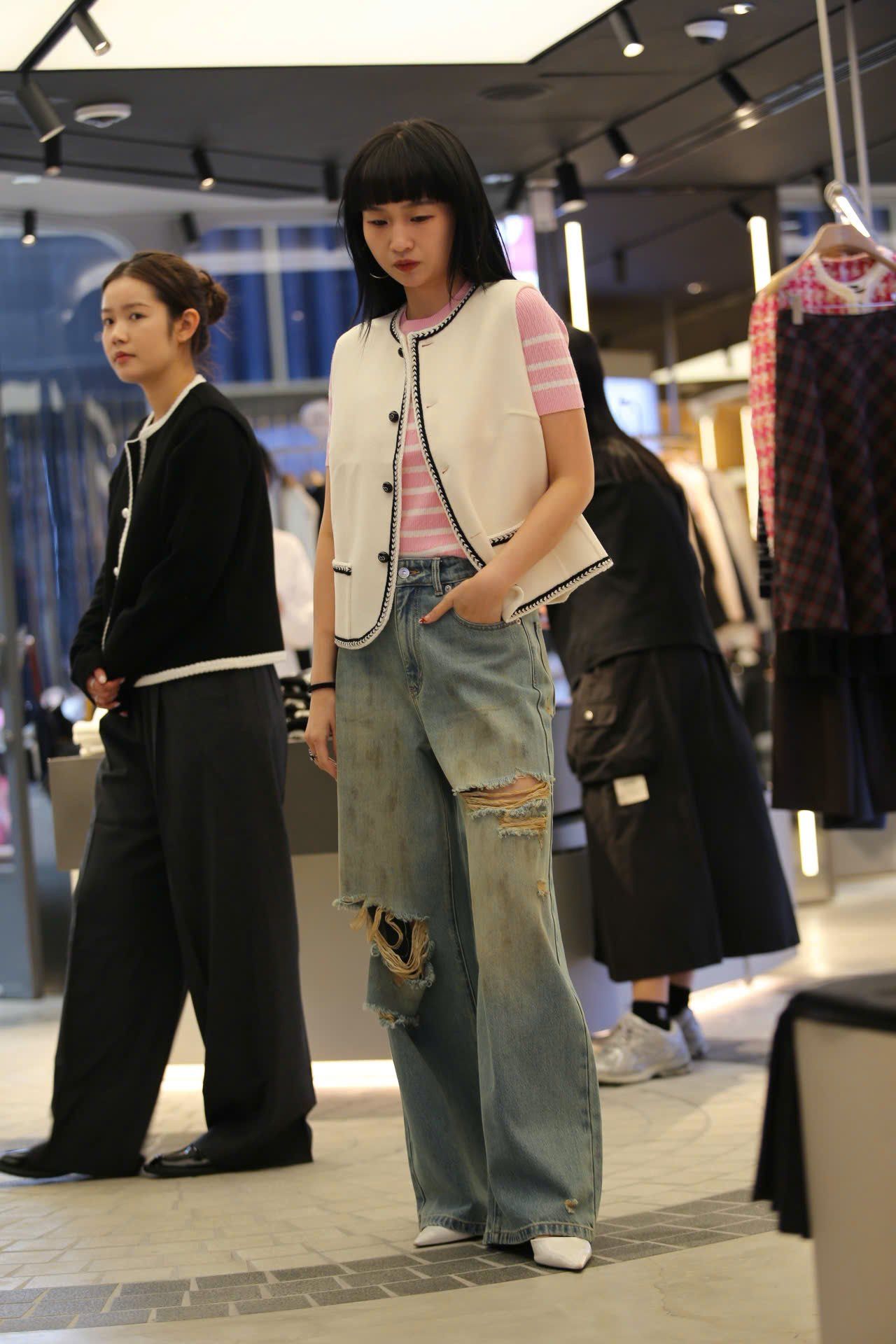  Quần jean rách gối ss25 