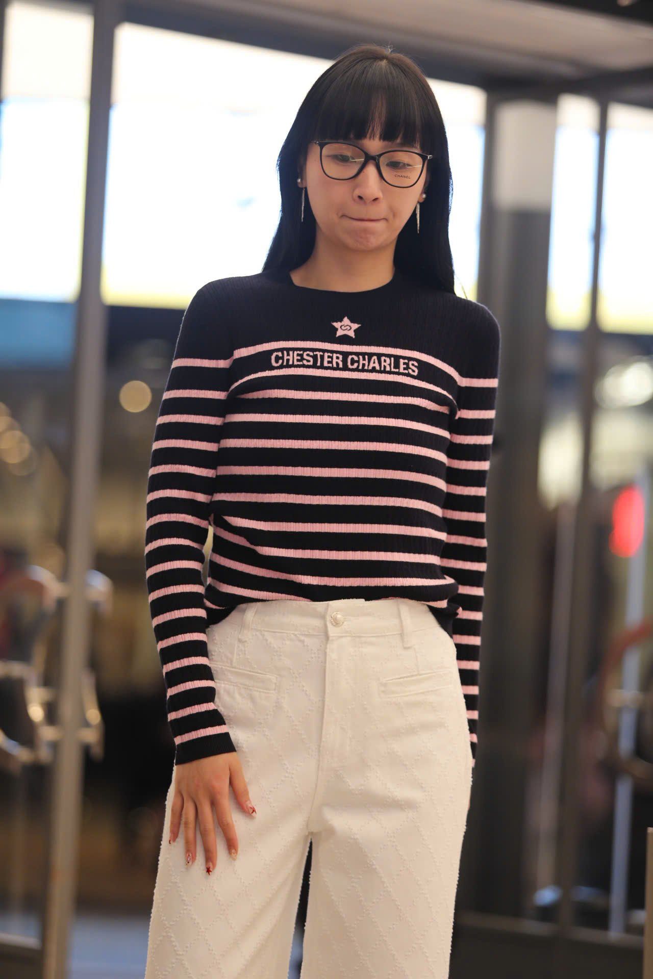  Áo len dài tay đen kẻ ngang hồng - ngôi sao giữa 