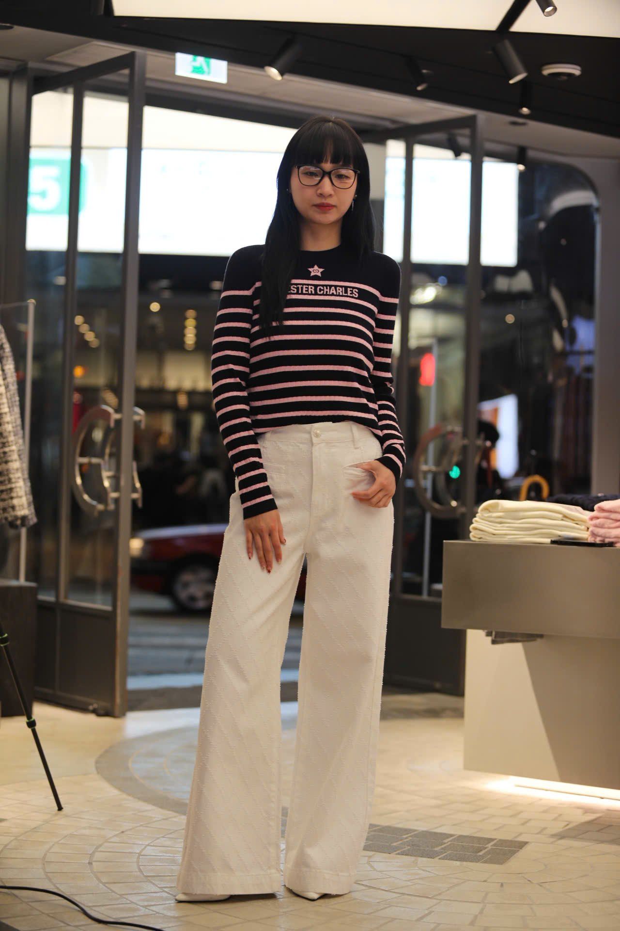  Áo len dài tay đen kẻ ngang hồng - ngôi sao giữa 