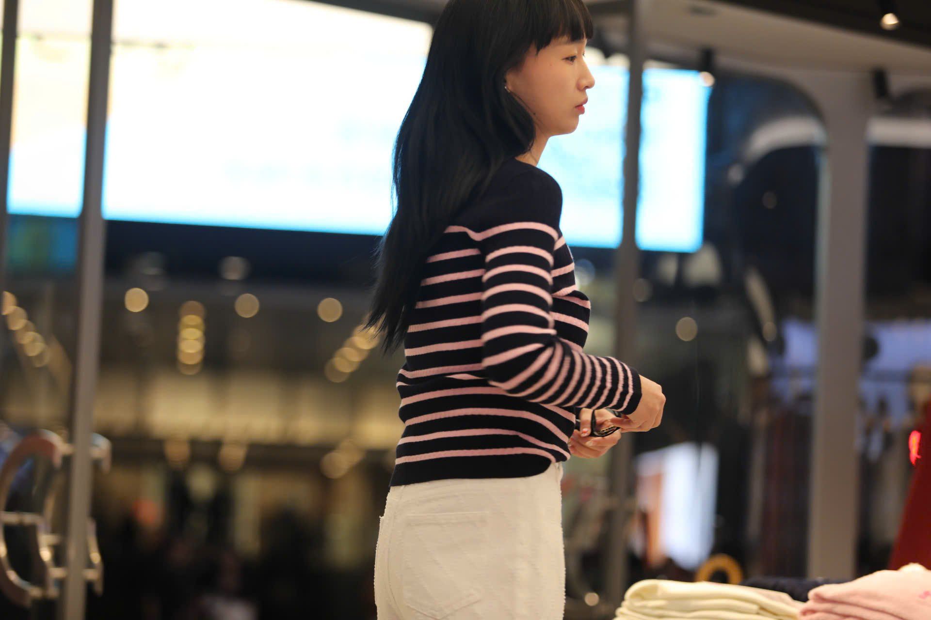  Áo len dài tay đen kẻ ngang hồng - ngôi sao giữa 