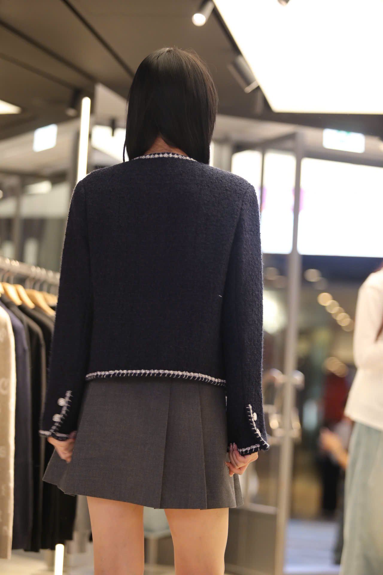  3. Áo Tweed Xanh navy viền trắng 