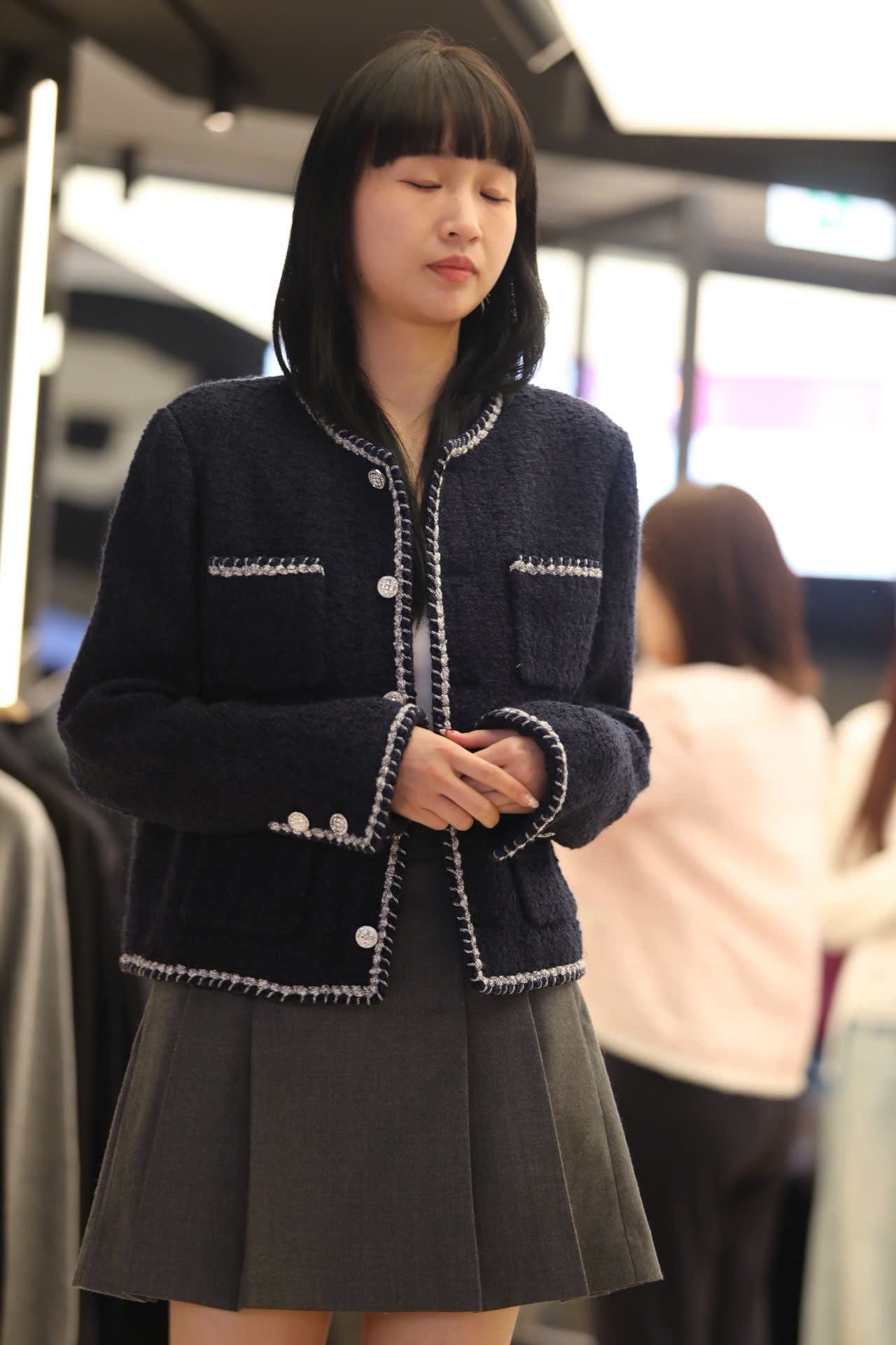  3. Áo Tweed Xanh navy viền trắng 