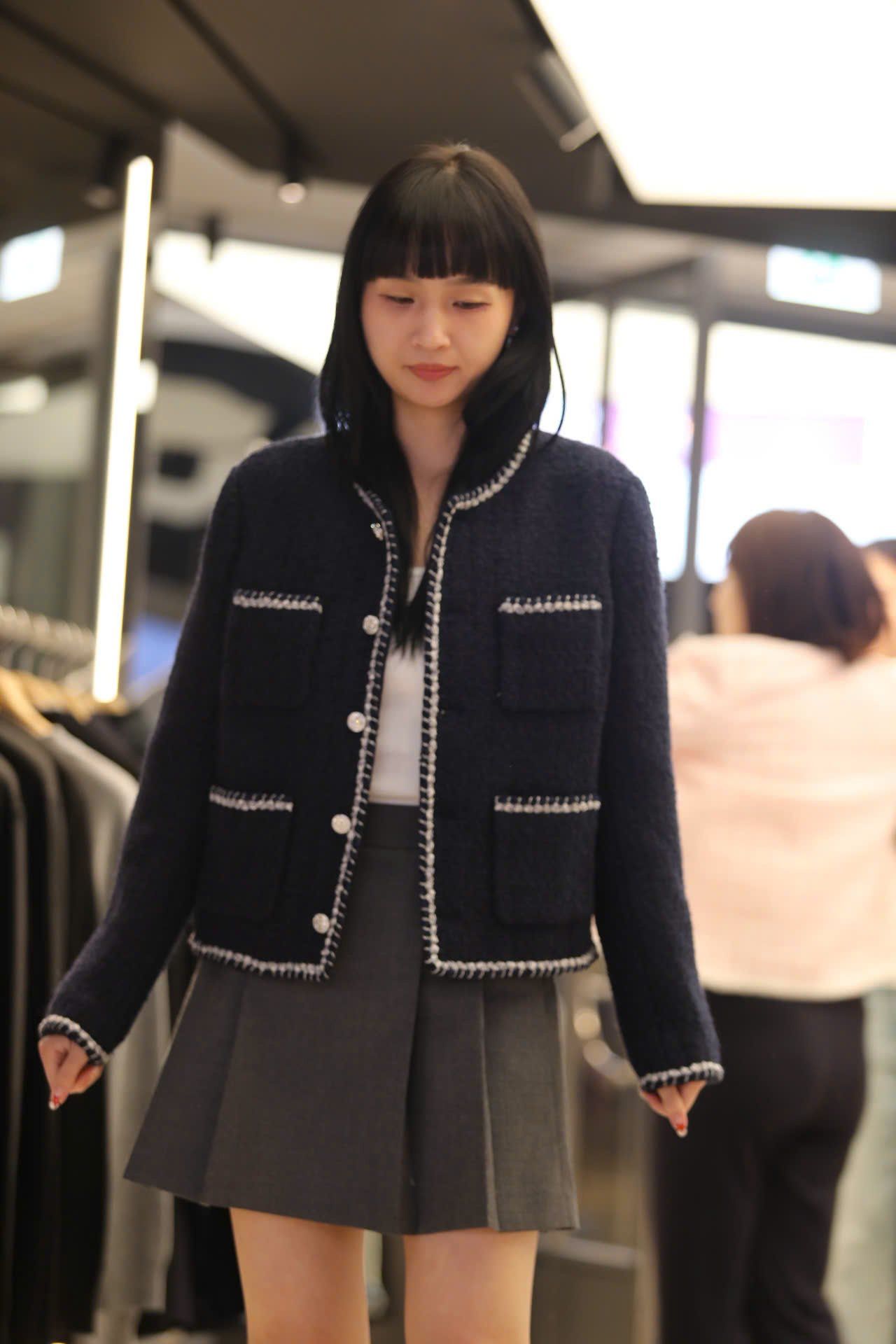  3. Áo Tweed Xanh navy viền trắng 