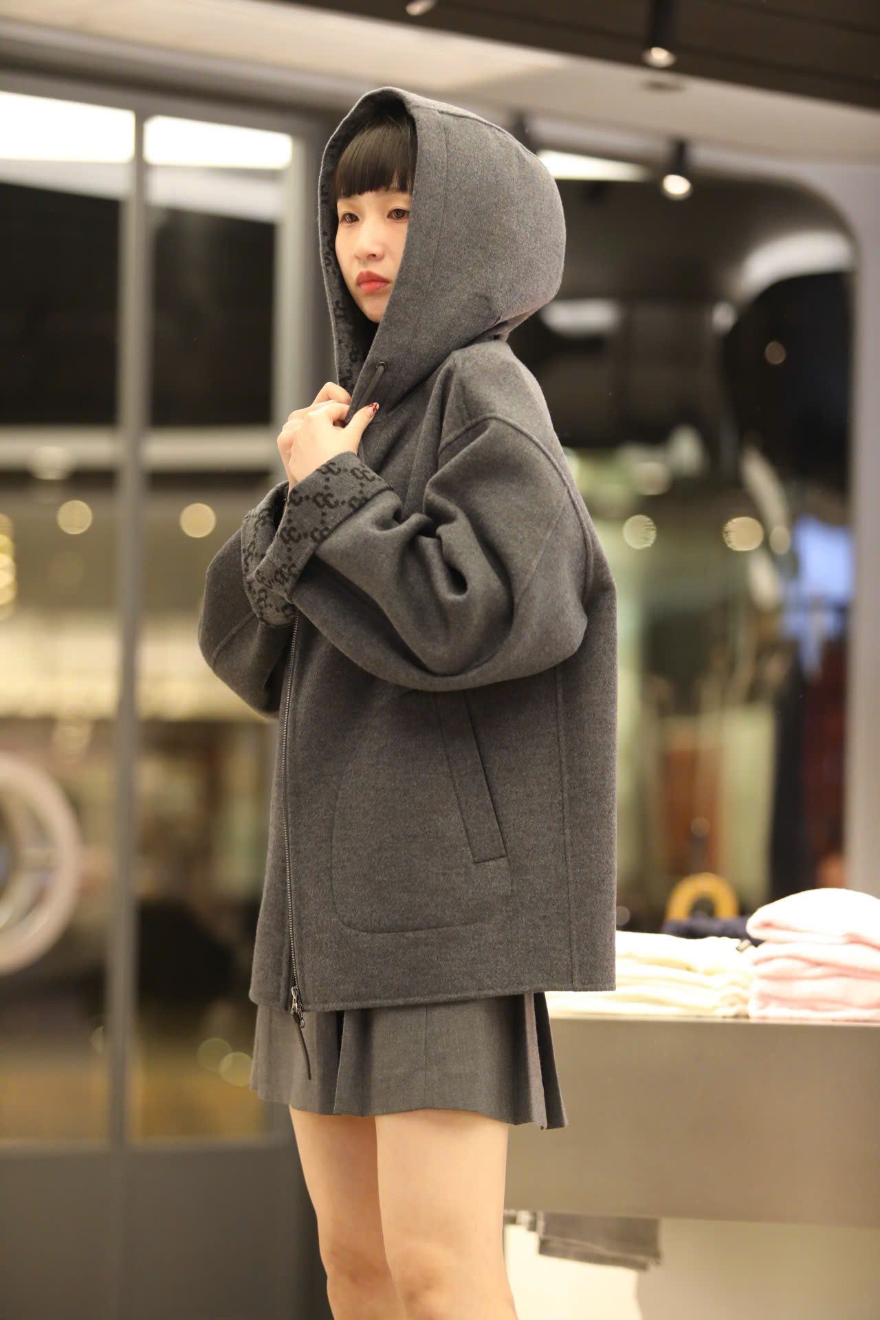  Áo khoác dạ ép xám ( DÀI) có mũ lót full logo 