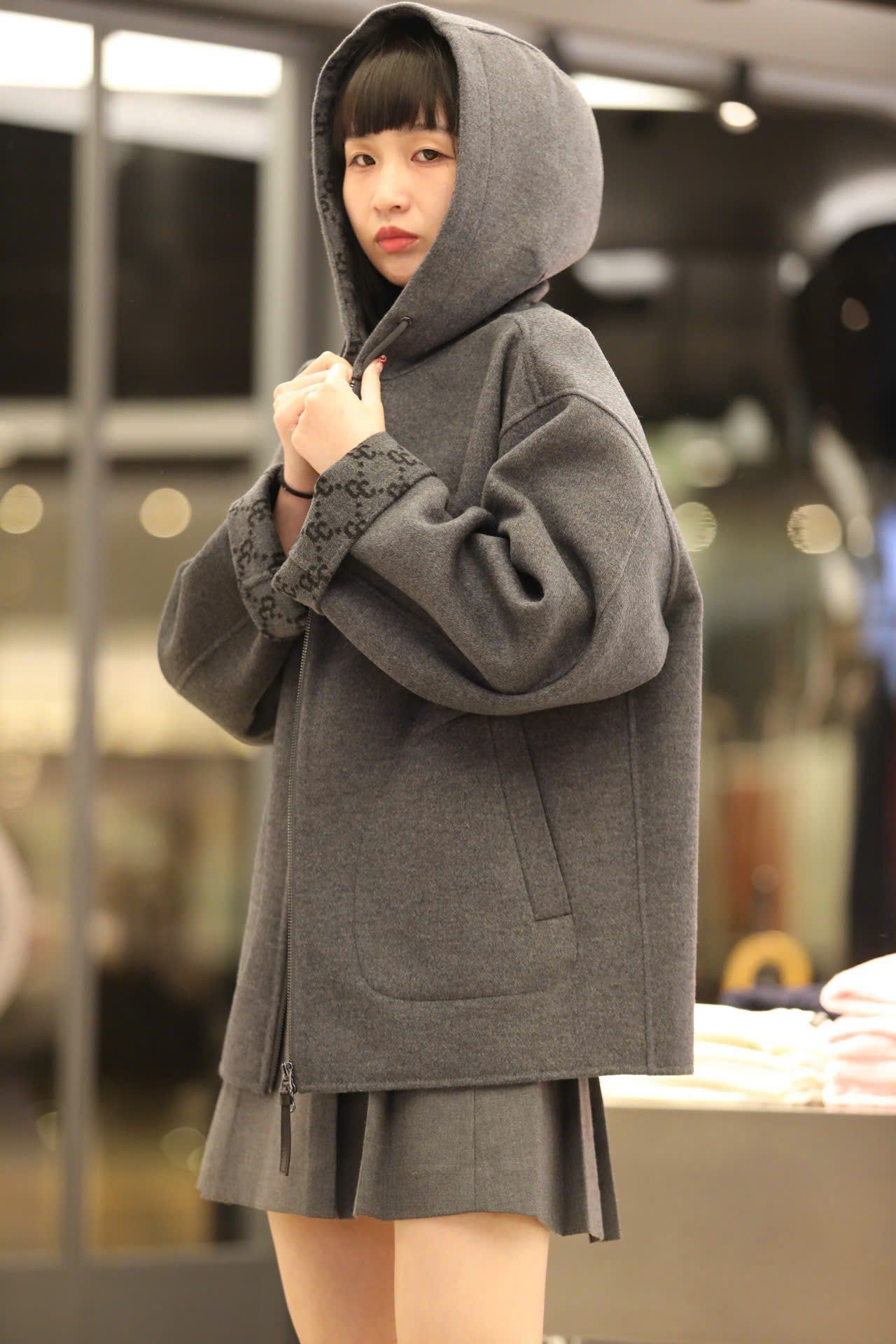  Áo khoác dạ ép xám ( DÀI) có mũ lót full logo 