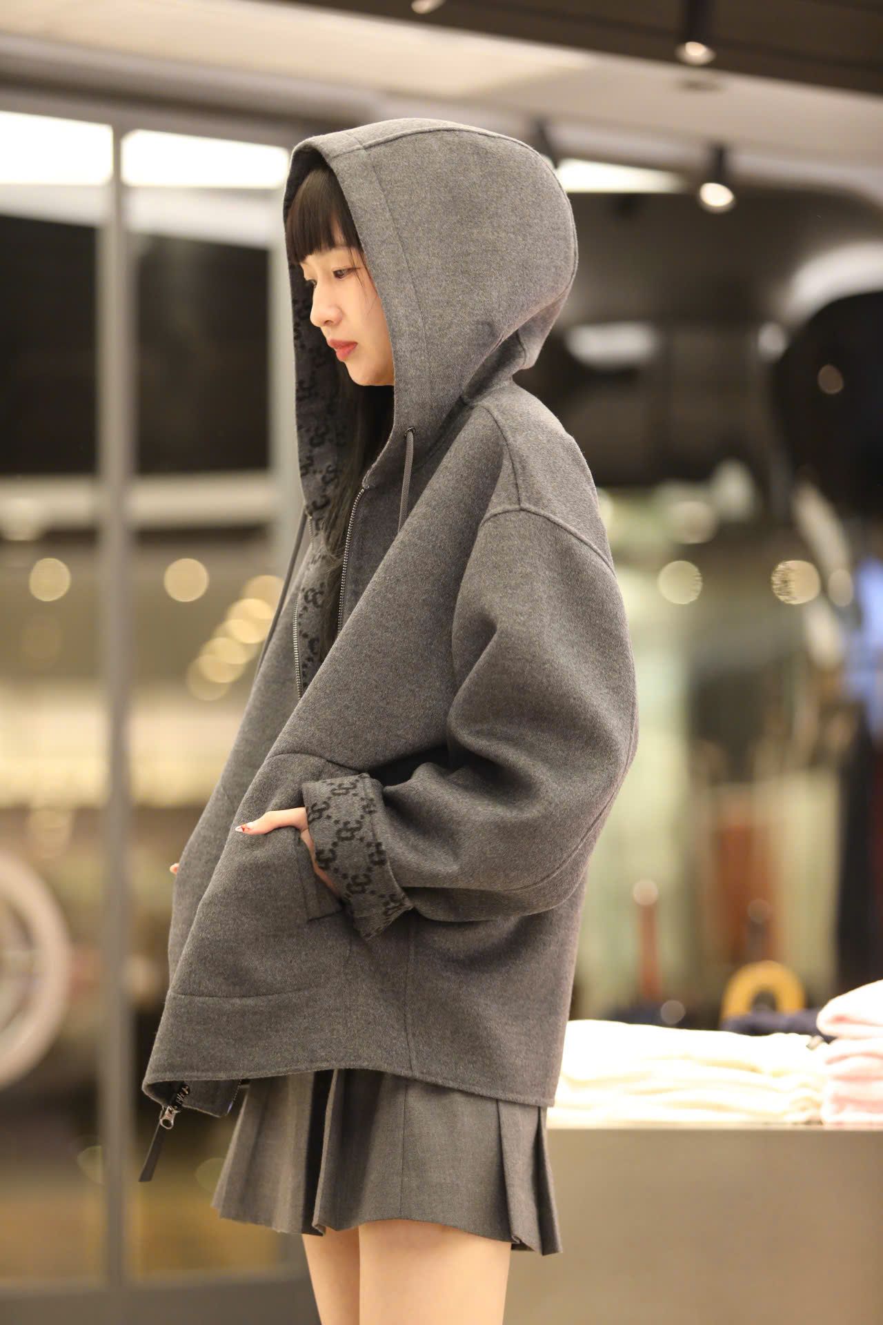  Áo khoác dạ ép xám ( DÀI) có mũ lót full logo 