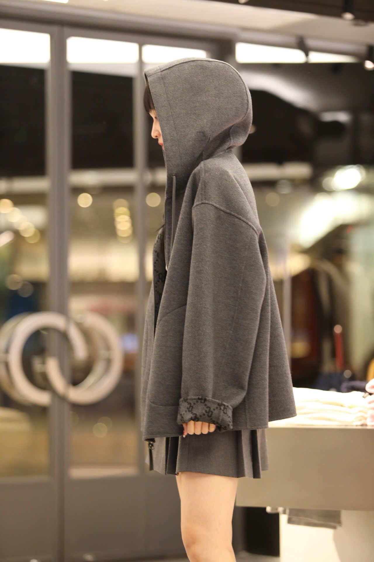  Áo khoác dạ ép xám ( DÀI) có mũ lót full logo 