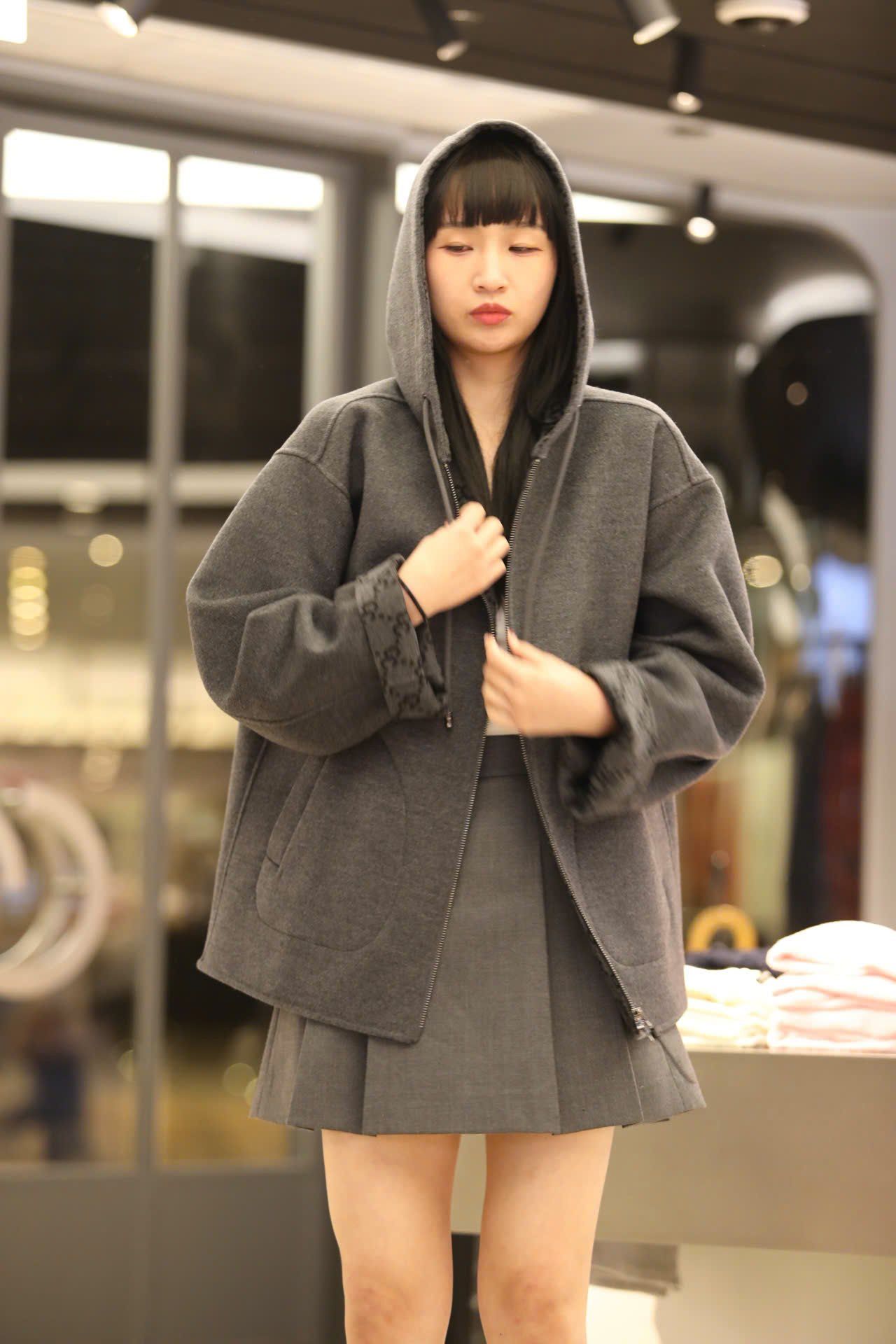  Áo khoác dạ ép xám ( DÀI) có mũ lót full logo 