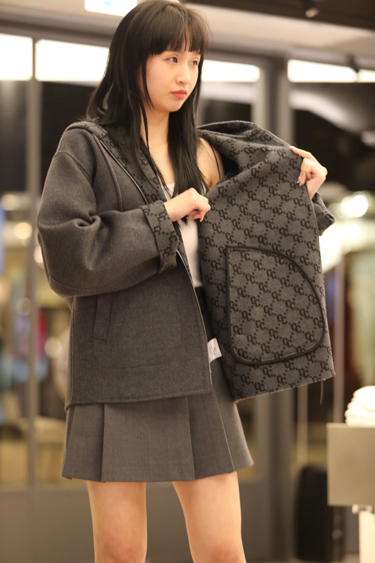  Áo khoác dạ ép xám ( DÀI) có mũ lót full logo 