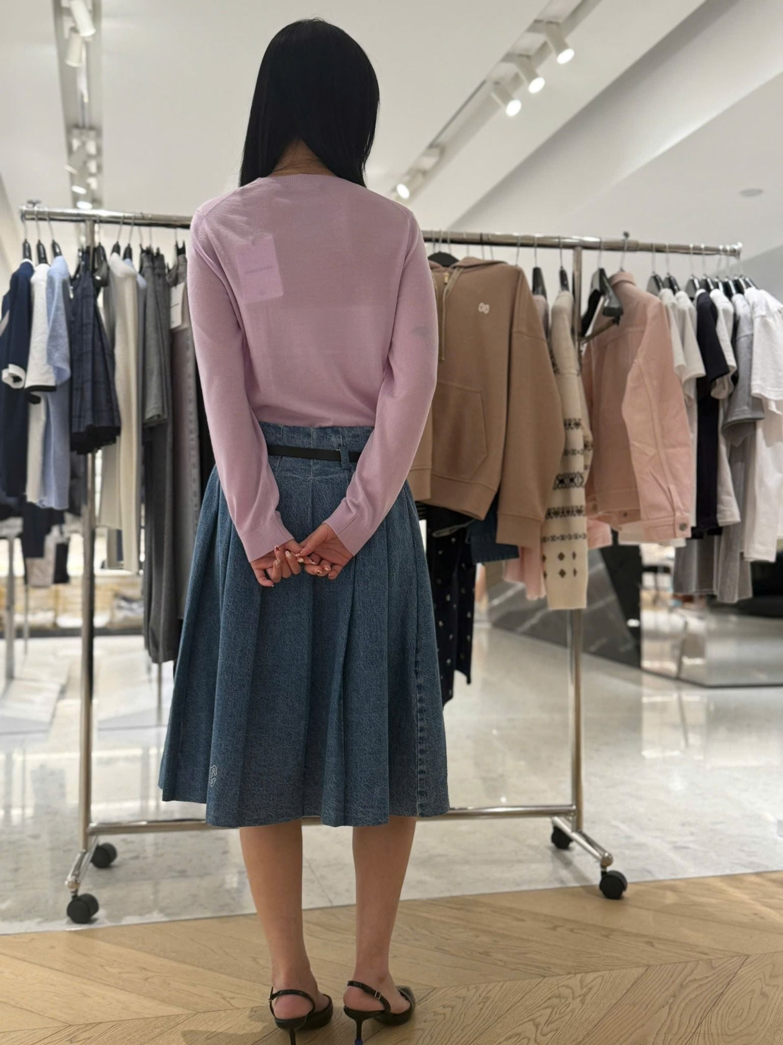  Áo len dài tay hồng tím,chữ C.charles trắng 