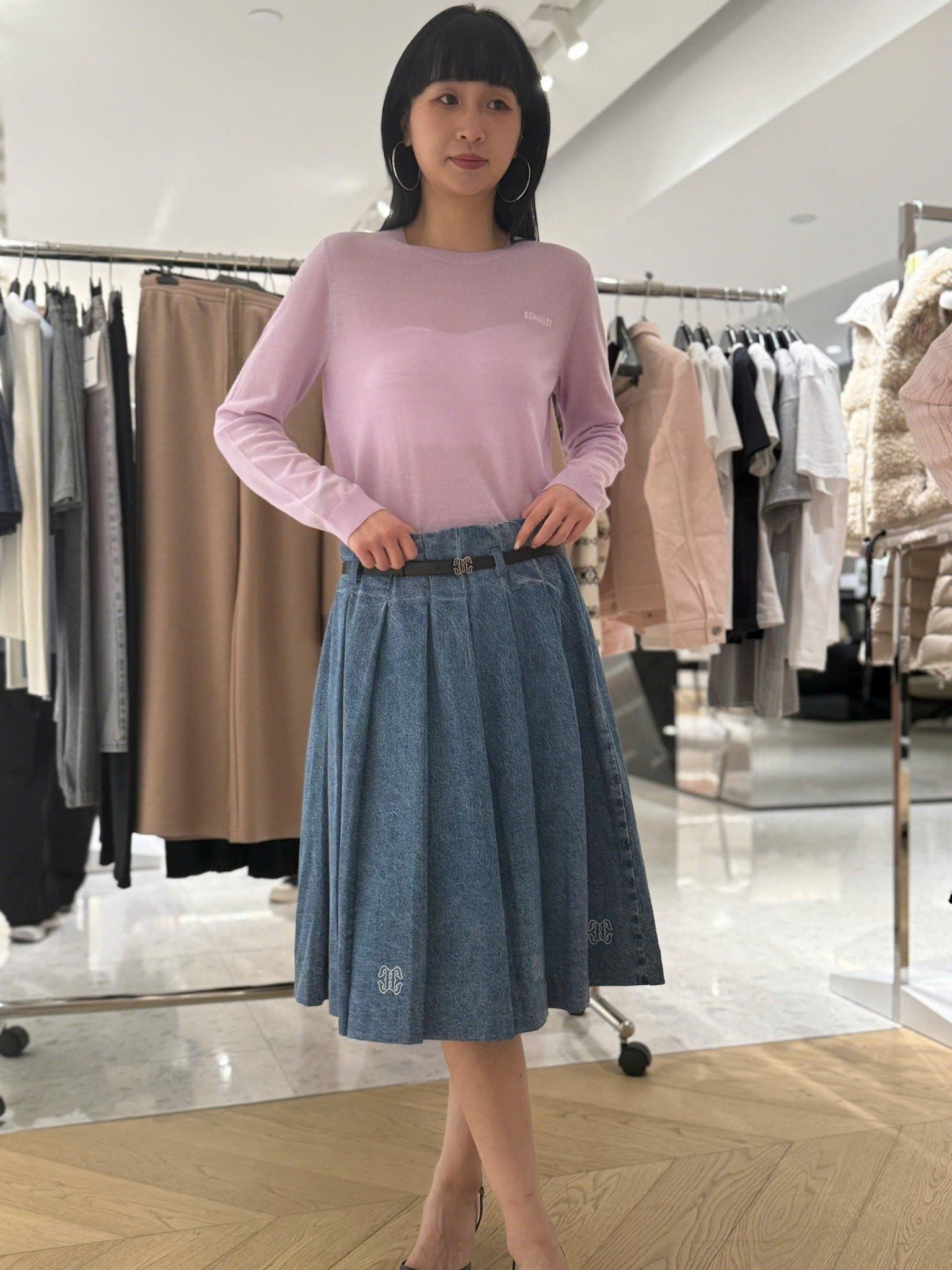  Áo len dài tay hồng tím,chữ C.charles trắng 