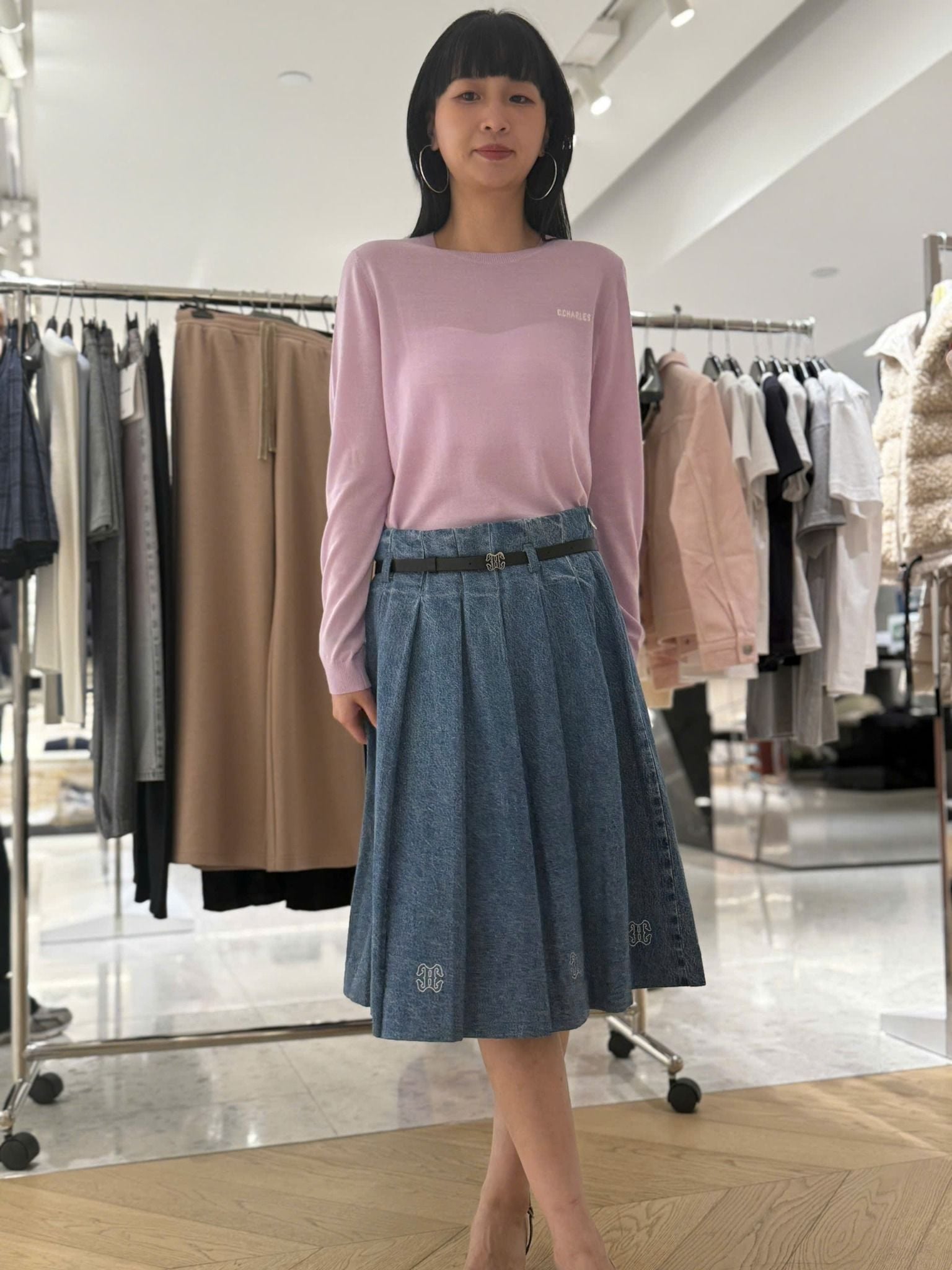  Áo len dài tay hồng tím,chữ C.charles trắng 