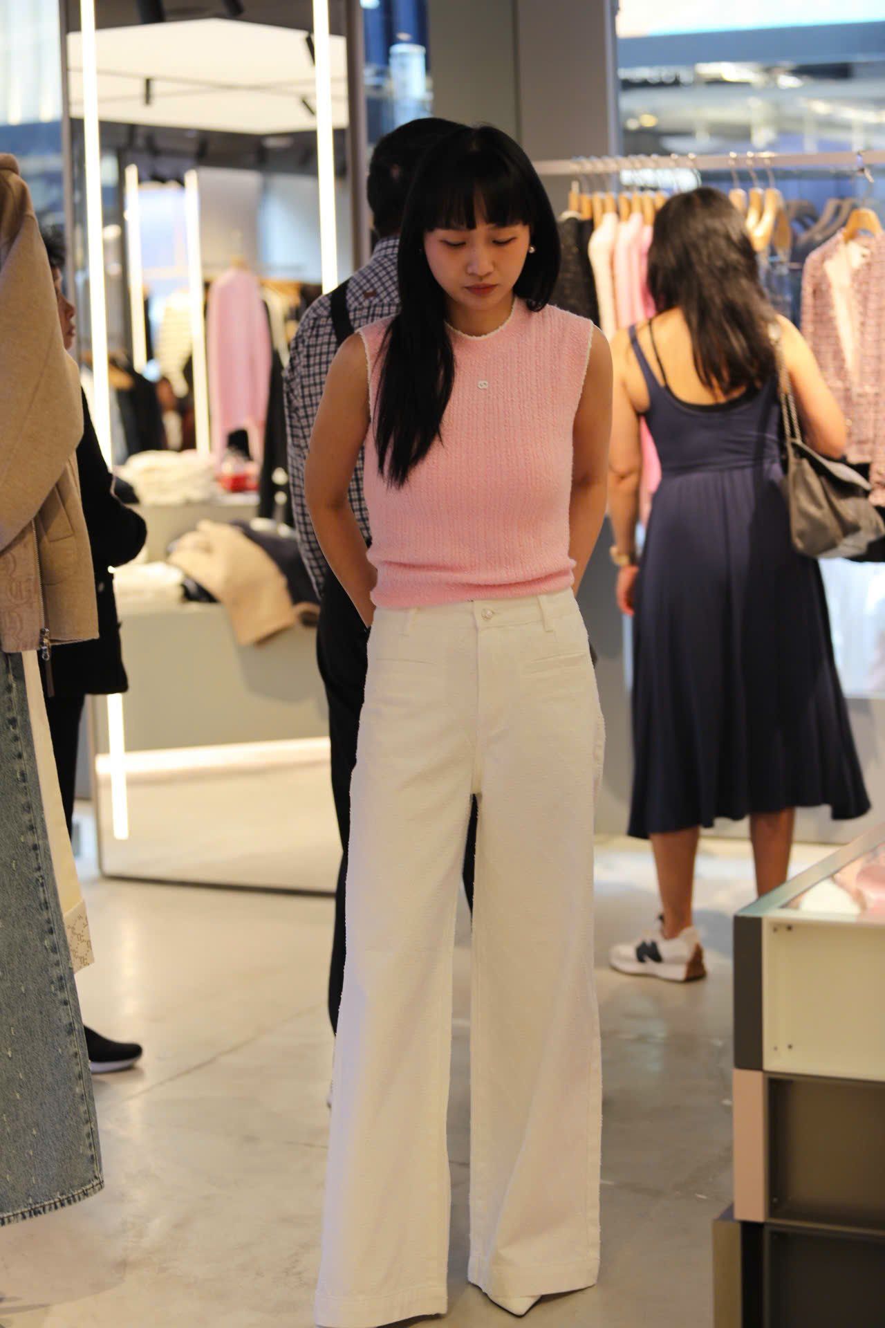  Áo 3 lỗ hồng, logo đá 