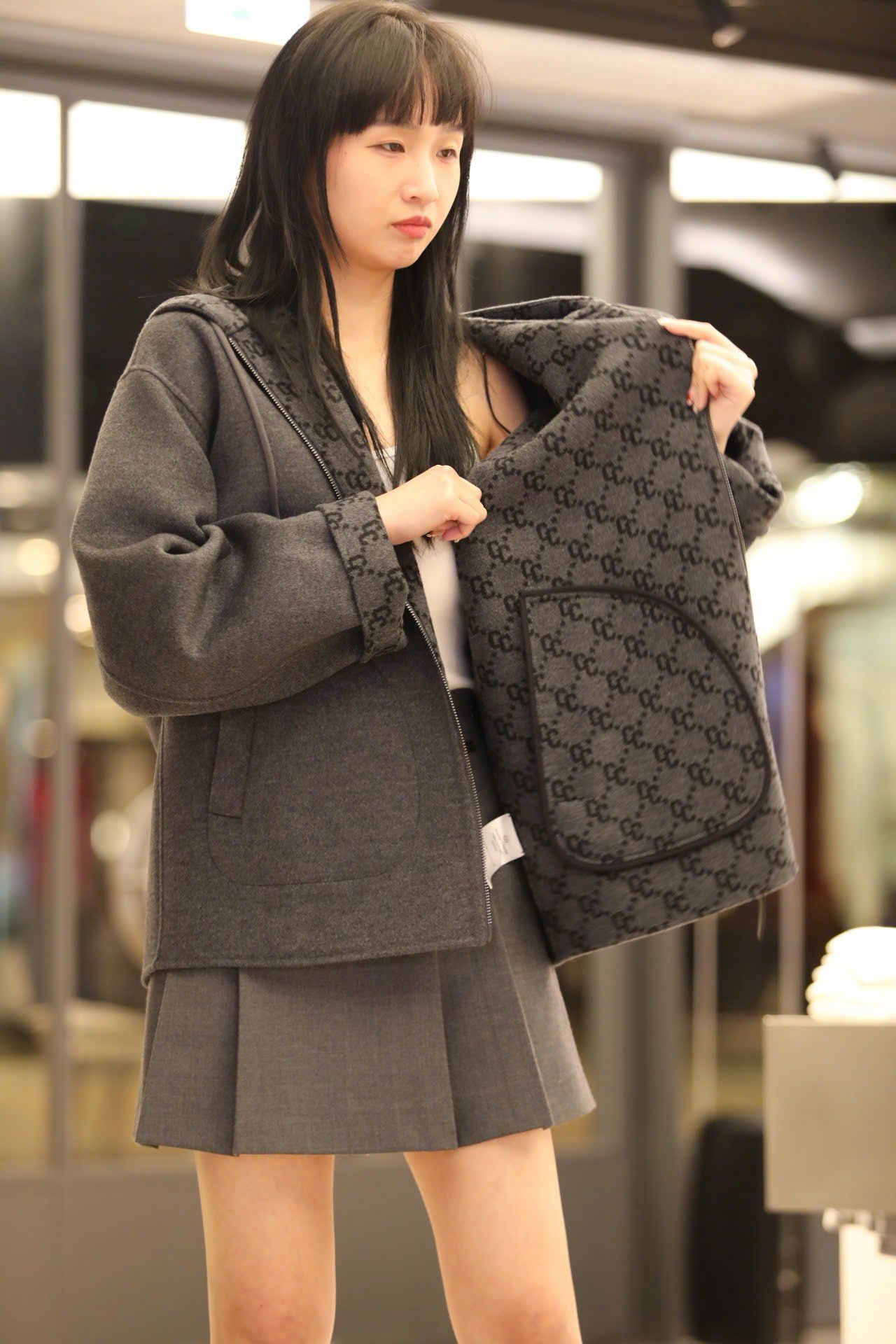  Áo khoác dạ ép xám ( DÀI) có mũ lót full logo 