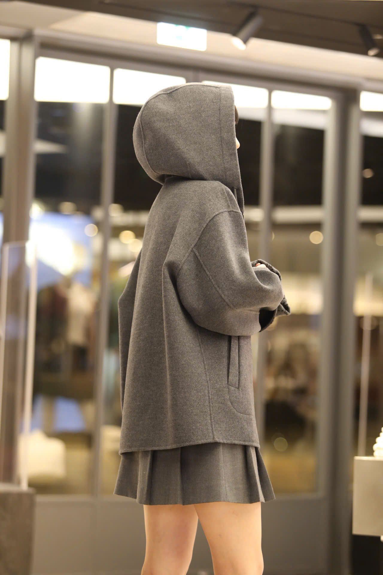  Áo khoác dạ ép xám ( DÀI) có mũ lót full logo 