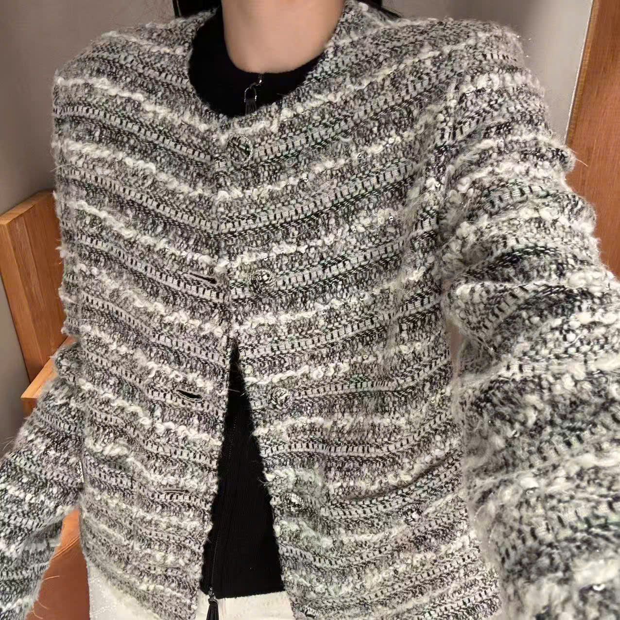  Áo Tweed ghi xám kẻ trắng 