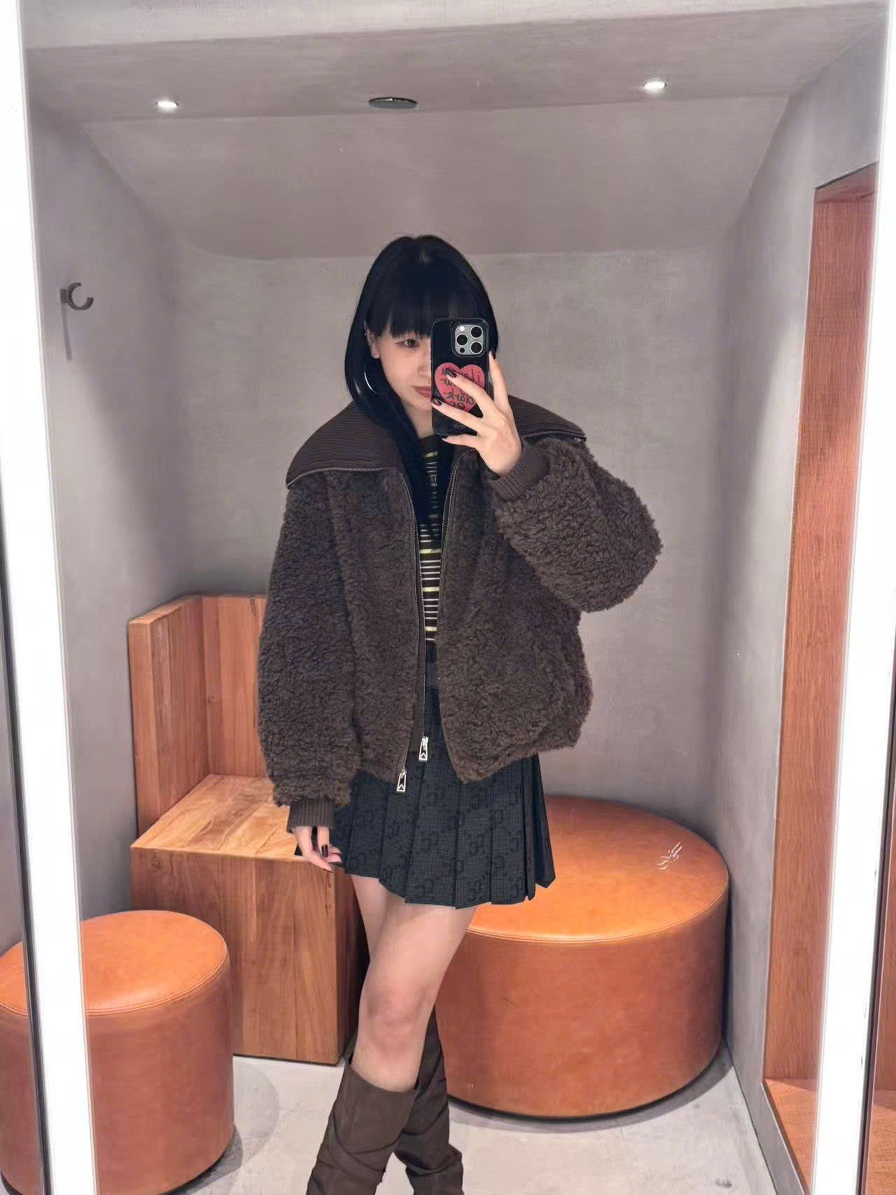  Áo khoác lông màu nâu cổ bẻ khóa zip 