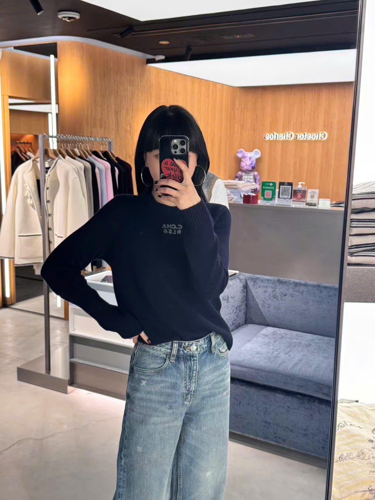  Áo len dài tay navy chữ CC ngực 