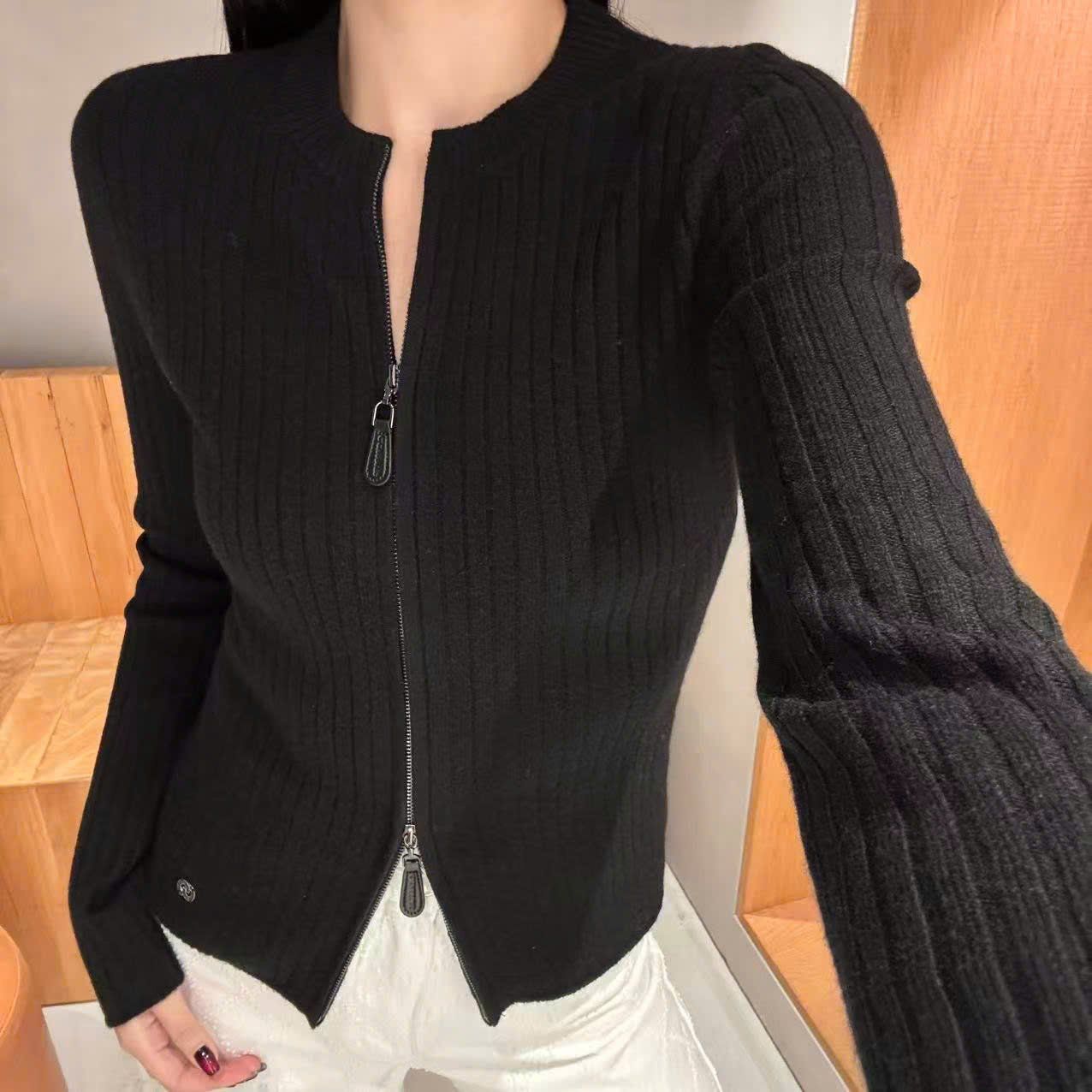  Áo khoác đen khóa Zip 2 chiều 