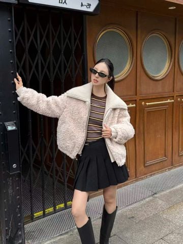  2.Áo khoác lông màu be cổ bẻ khóa zip 