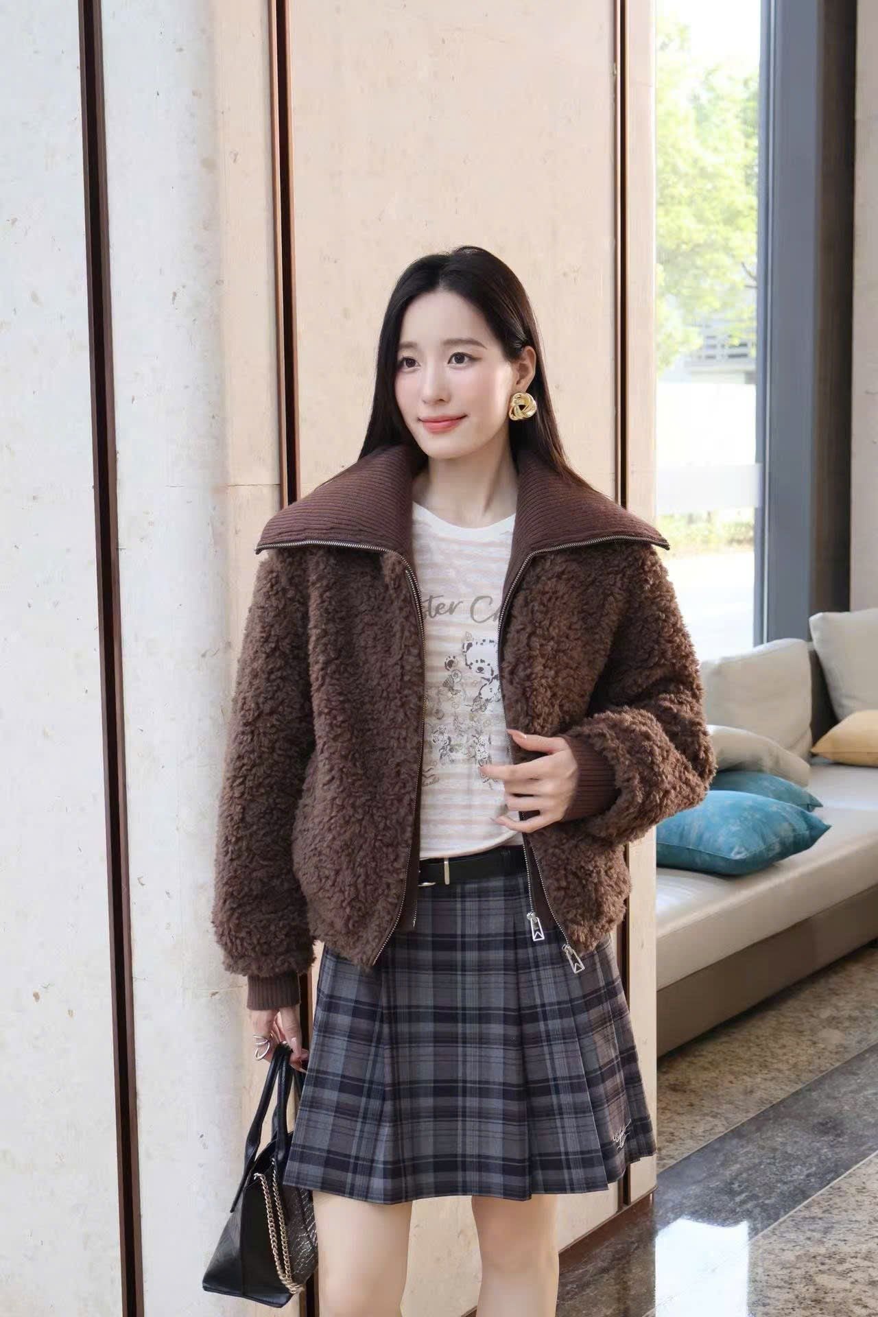  Áo khoác lông màu nâu cổ bẻ khóa zip 