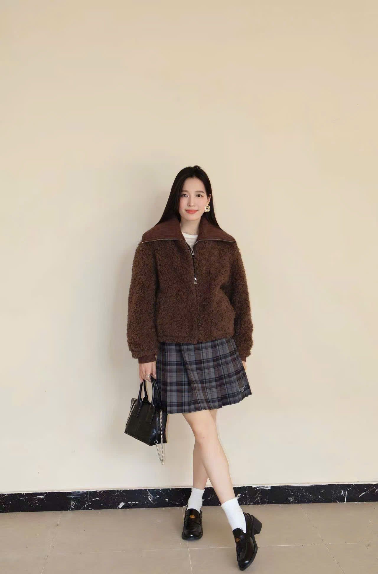  Áo khoác lông màu nâu cổ bẻ khóa zip 