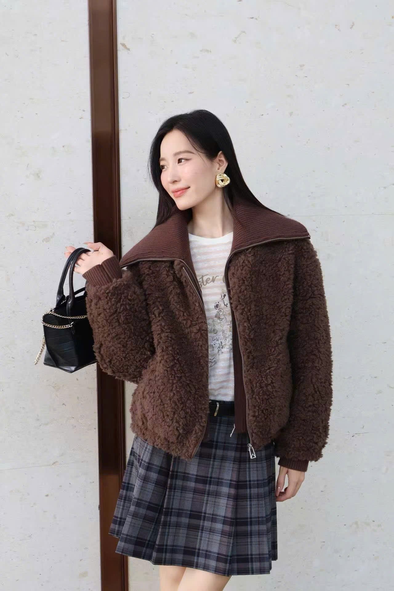  Áo khoác lông màu nâu cổ bẻ khóa zip 