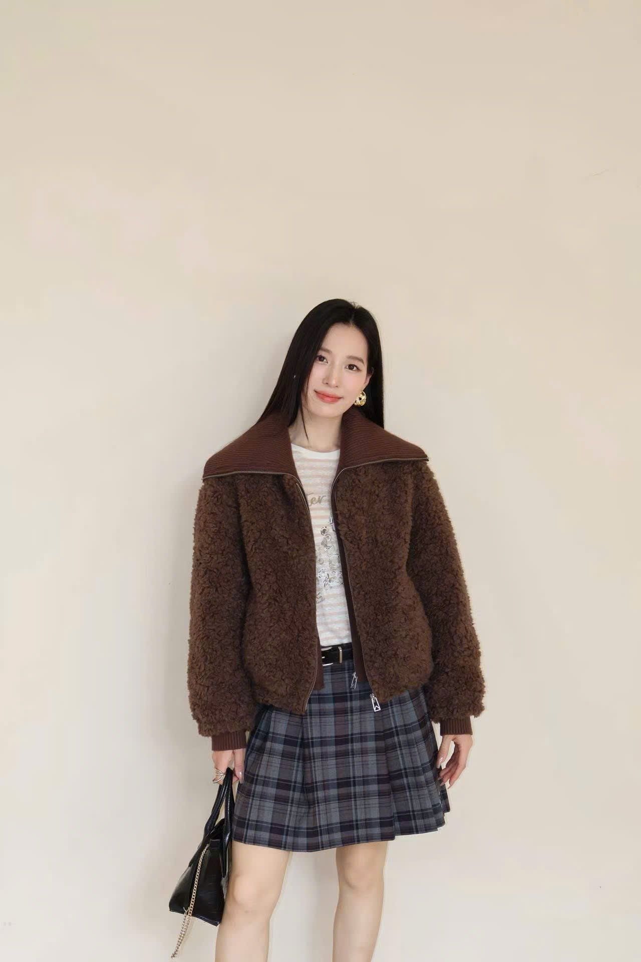  Áo khoác lông màu nâu cổ bẻ khóa zip 