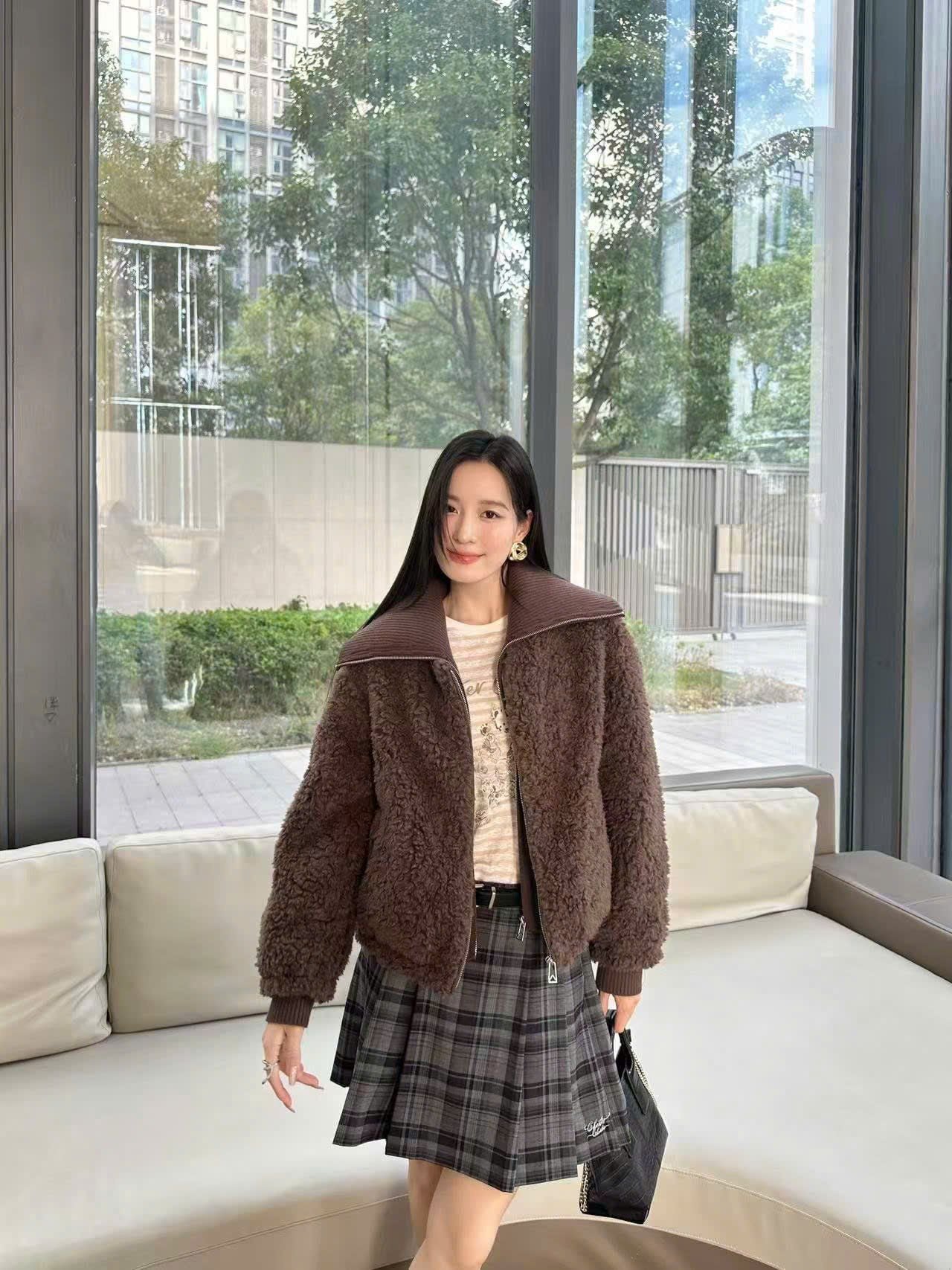  Áo khoác lông màu nâu cổ bẻ khóa zip 