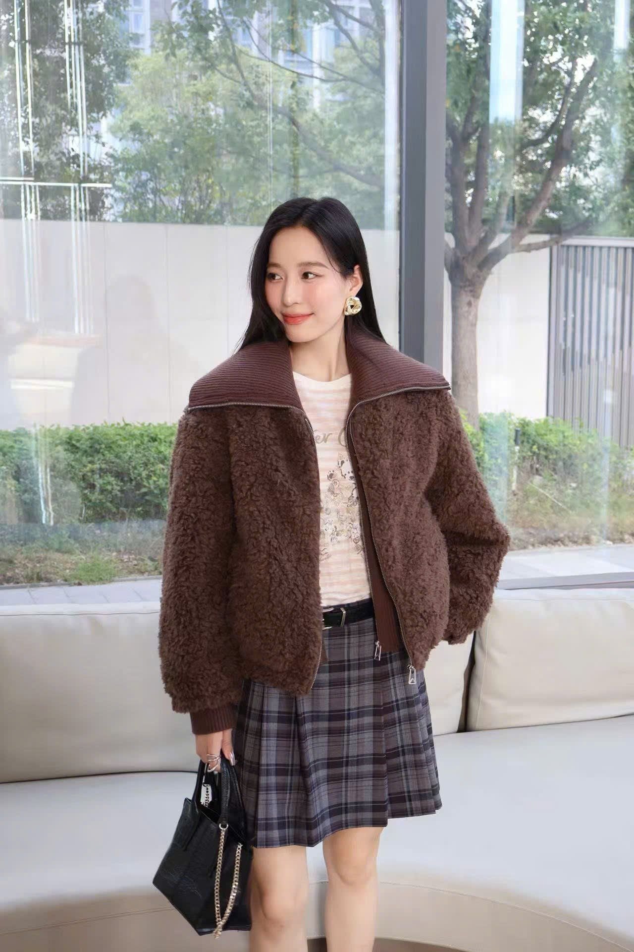  Áo khoác lông màu nâu cổ bẻ khóa zip 