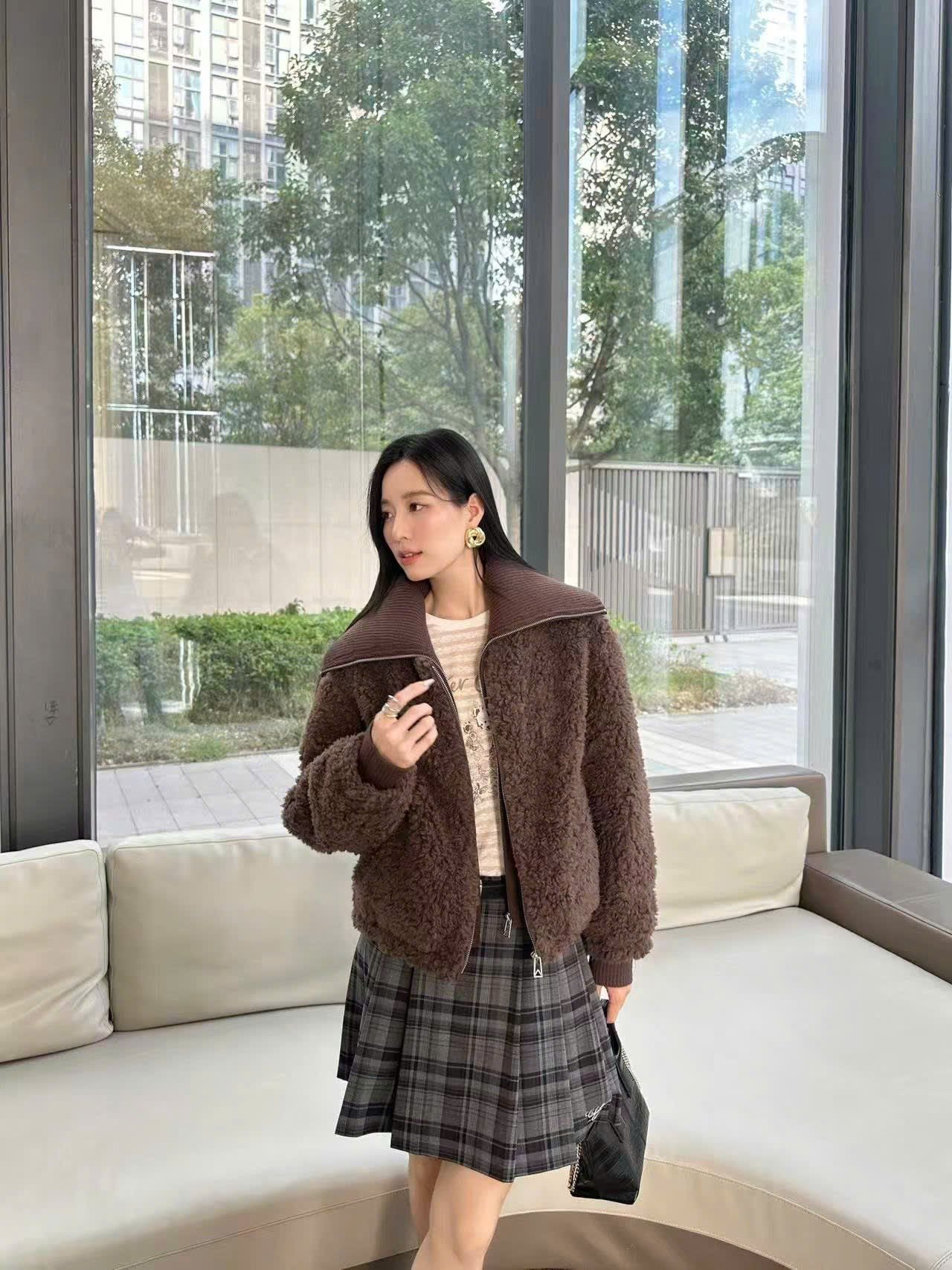  Áo khoác lông màu nâu cổ bẻ khóa zip 