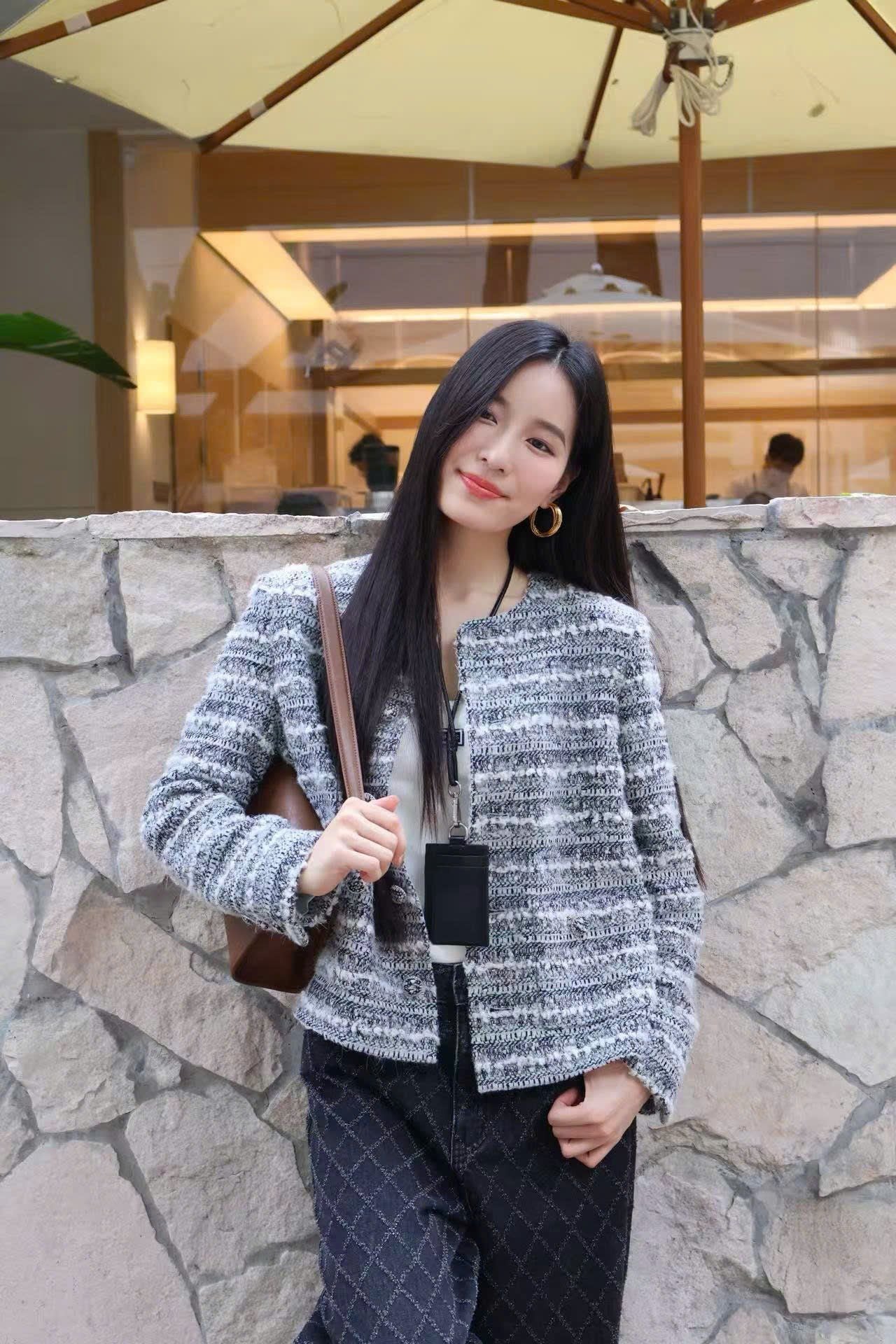  Áo Tweed ghi xám kẻ trắng 