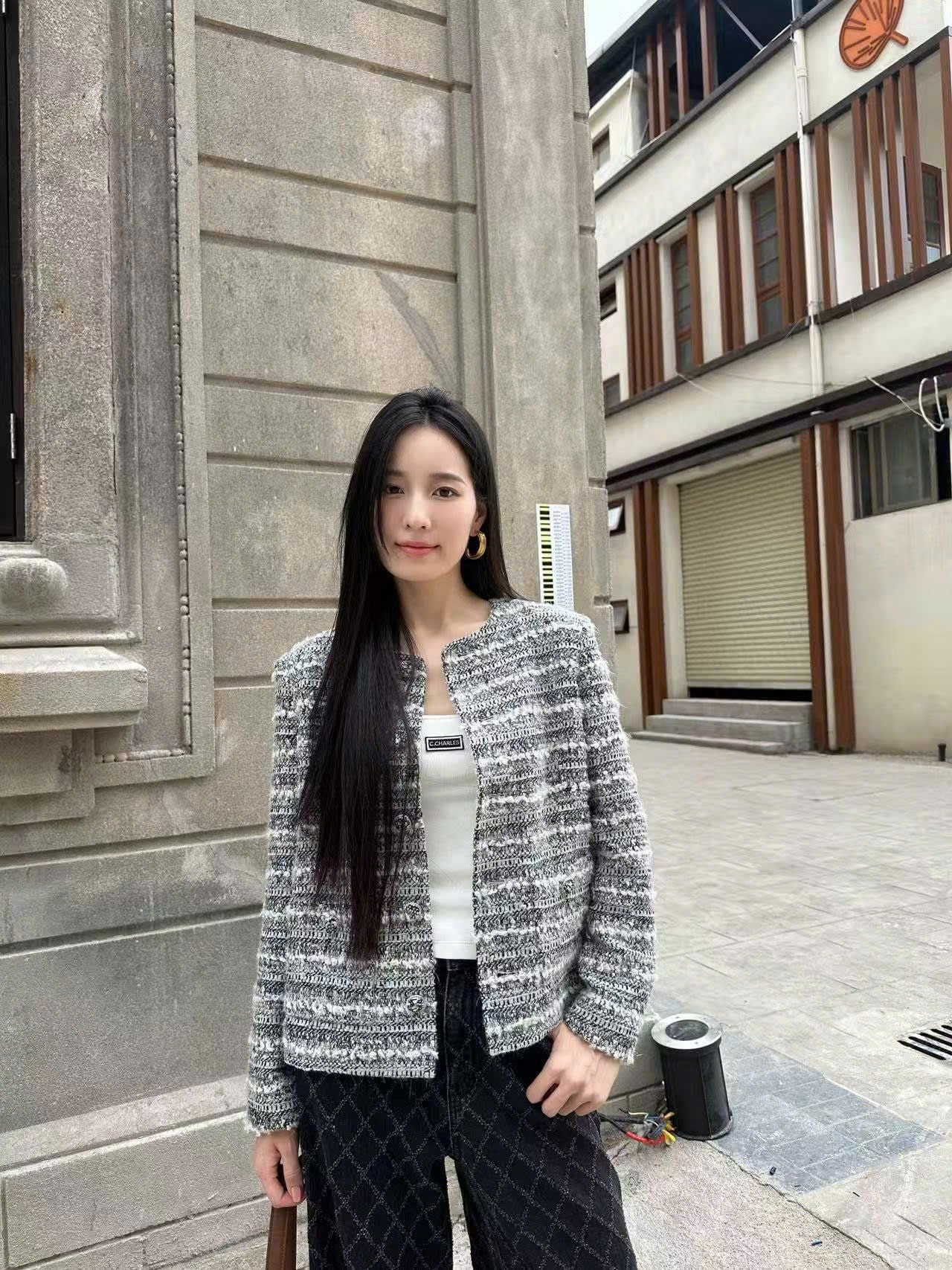  Áo Tweed ghi xám kẻ trắng 