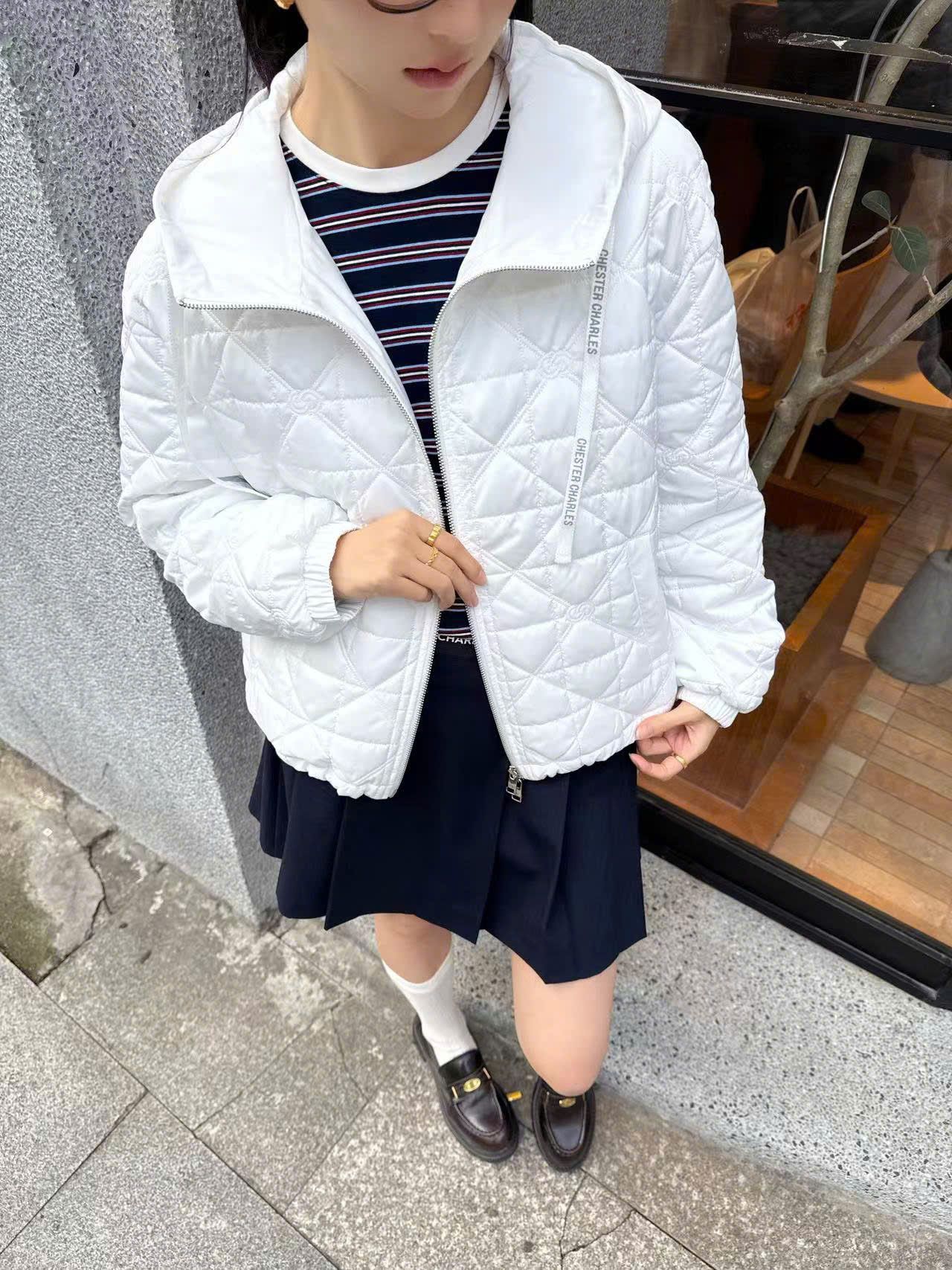  Áo phao trắng - Trám mũ liền 