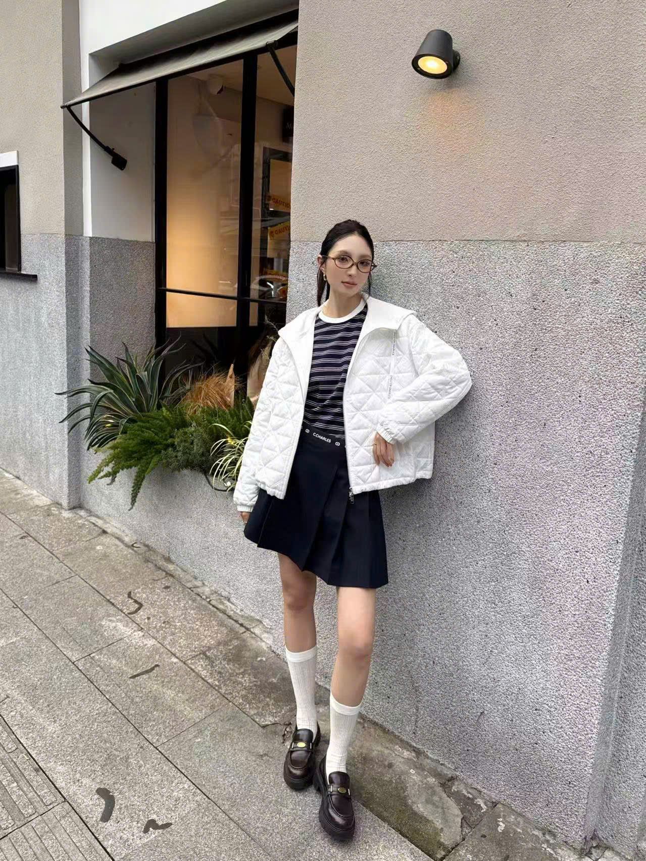  Áo phao trắng - Trám mũ liền 