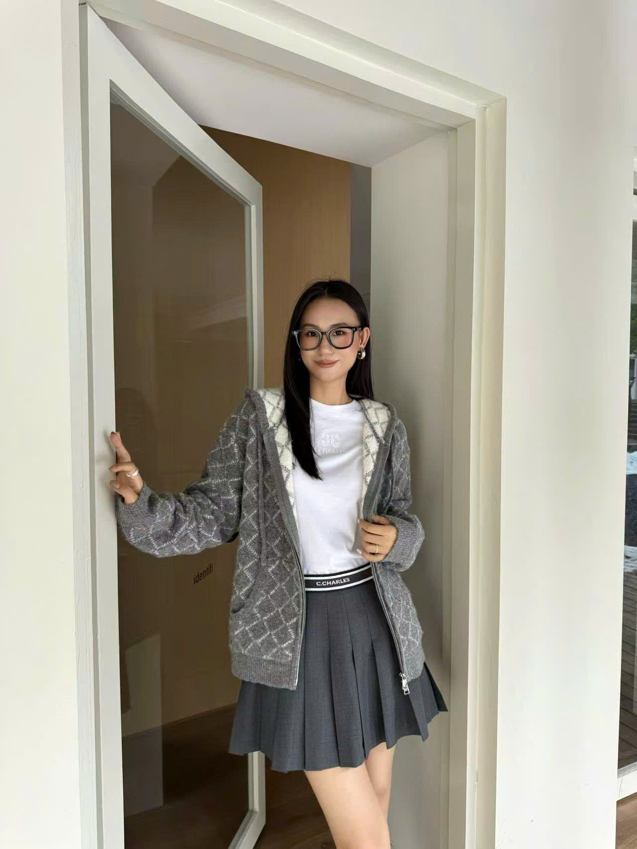  Áo khoác có mũ xám kẻ thoi dáng dài 