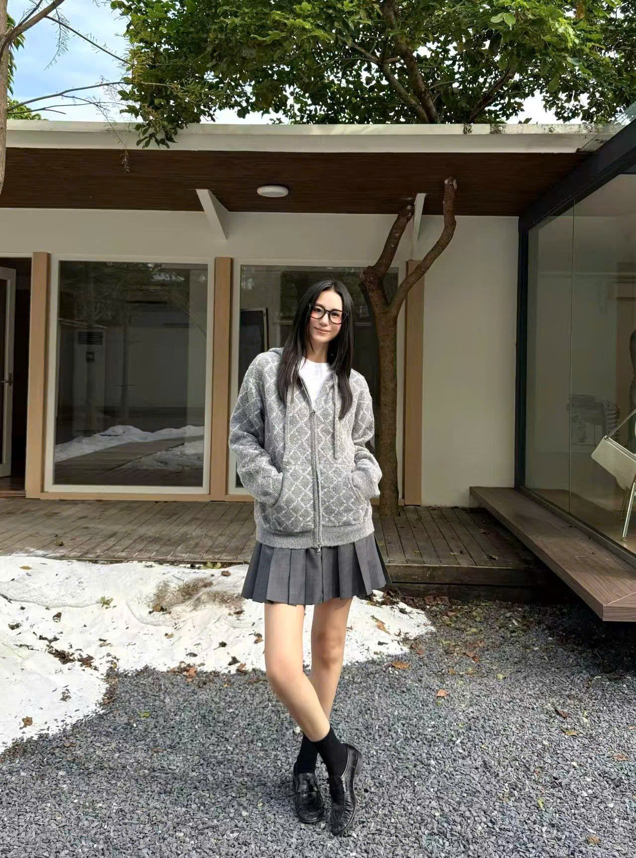  Áo khoác có mũ xám kẻ thoi dáng dài 