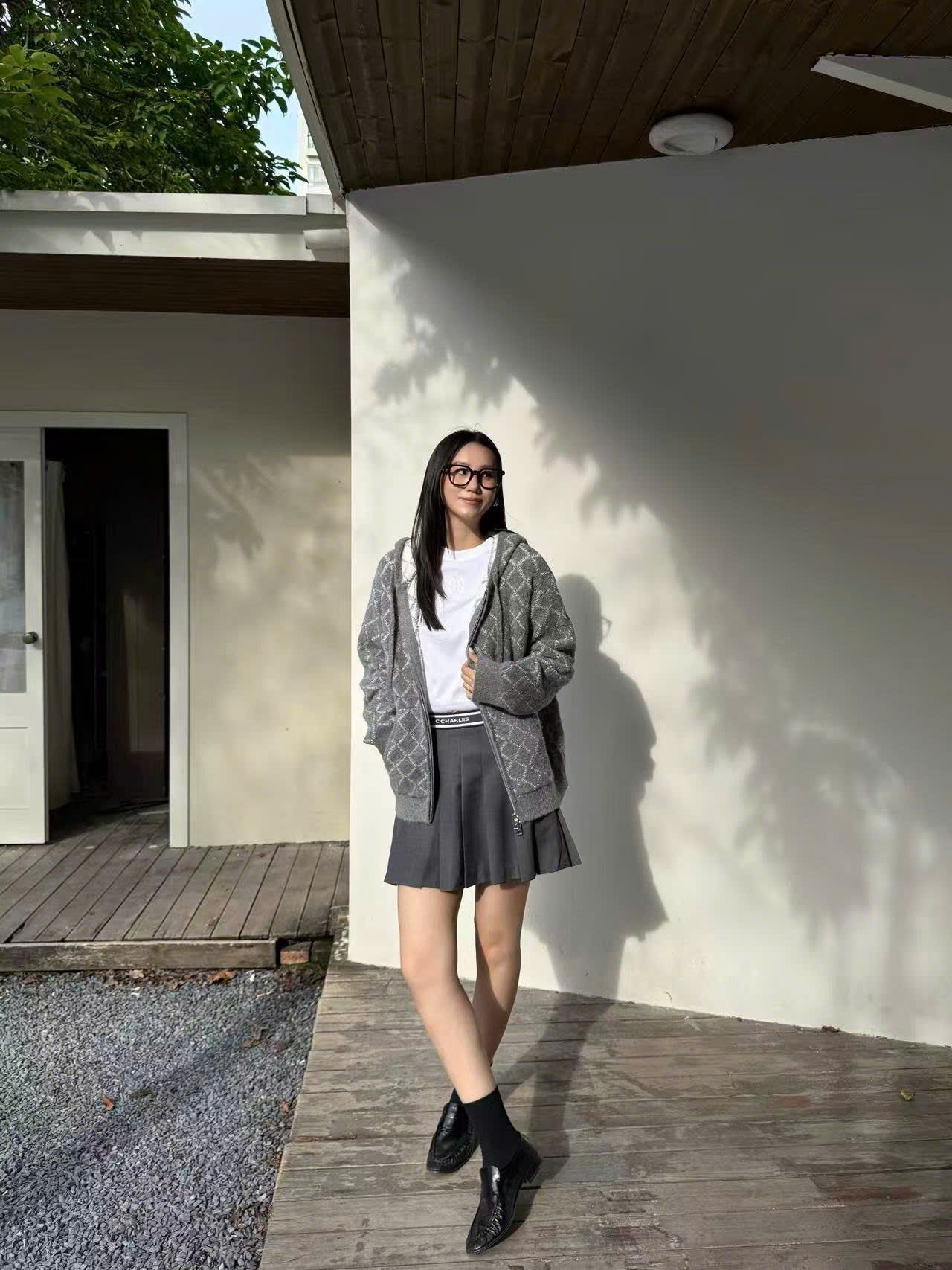  Áo khoác có mũ xám kẻ thoi dáng dài 