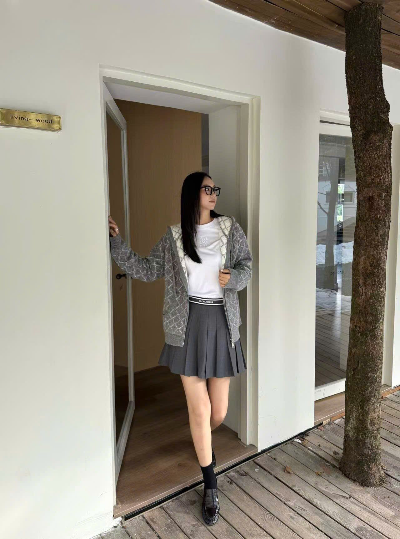  Áo khoác có mũ xám kẻ thoi dáng dài 