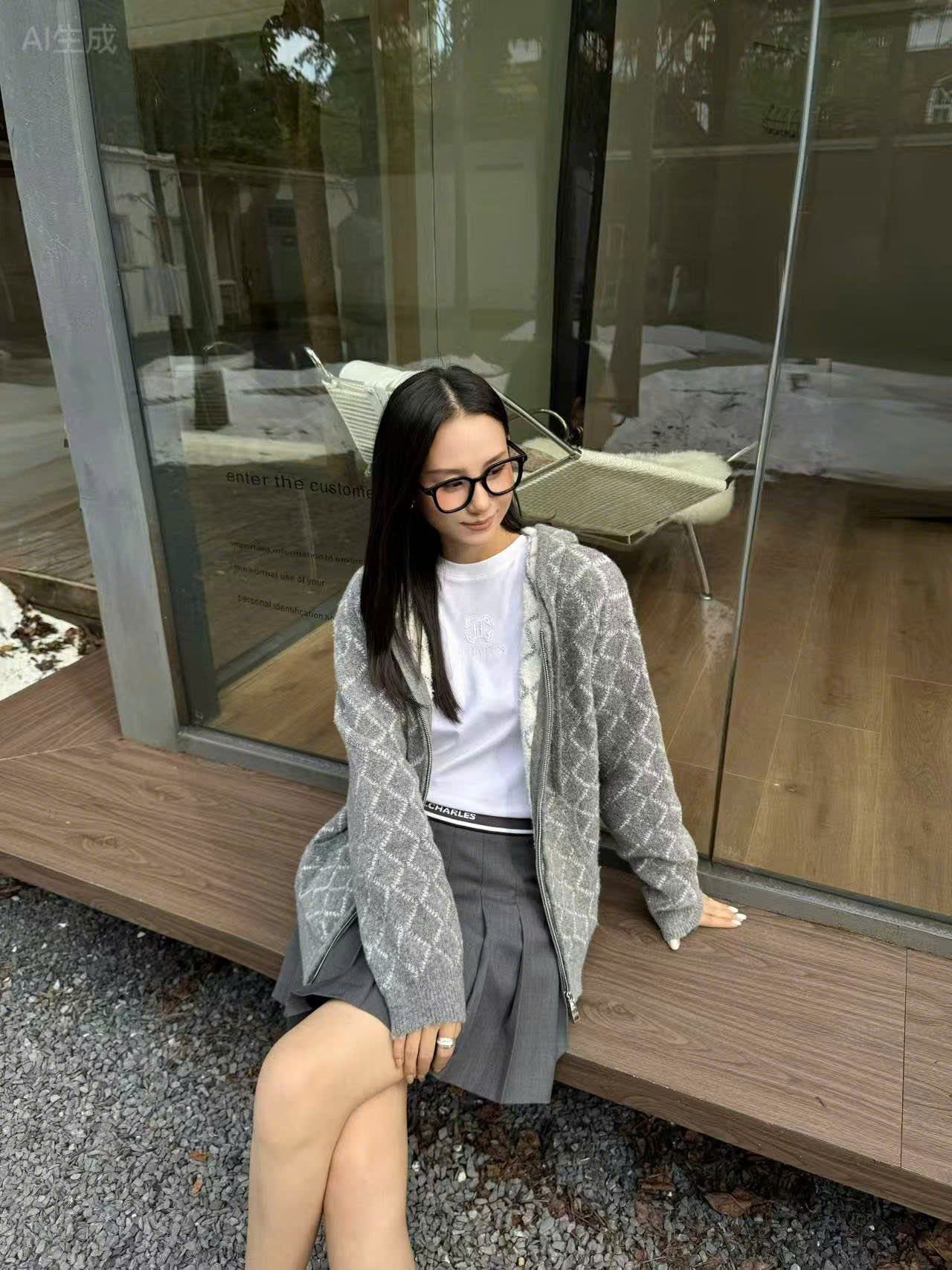  Áo khoác có mũ xám kẻ thoi dáng dài 