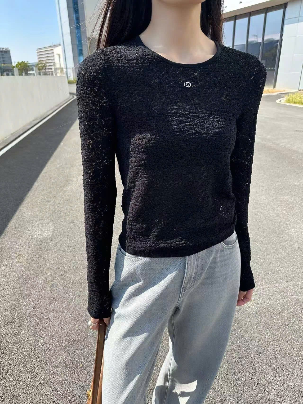  Áo đen dài tay mỏng ren 