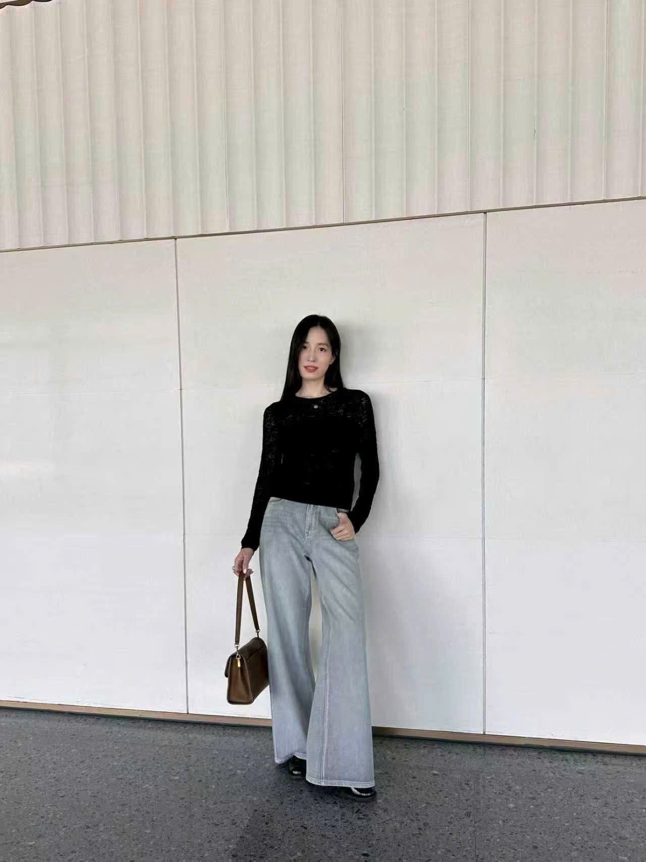  Áo đen dài tay mỏng ren 