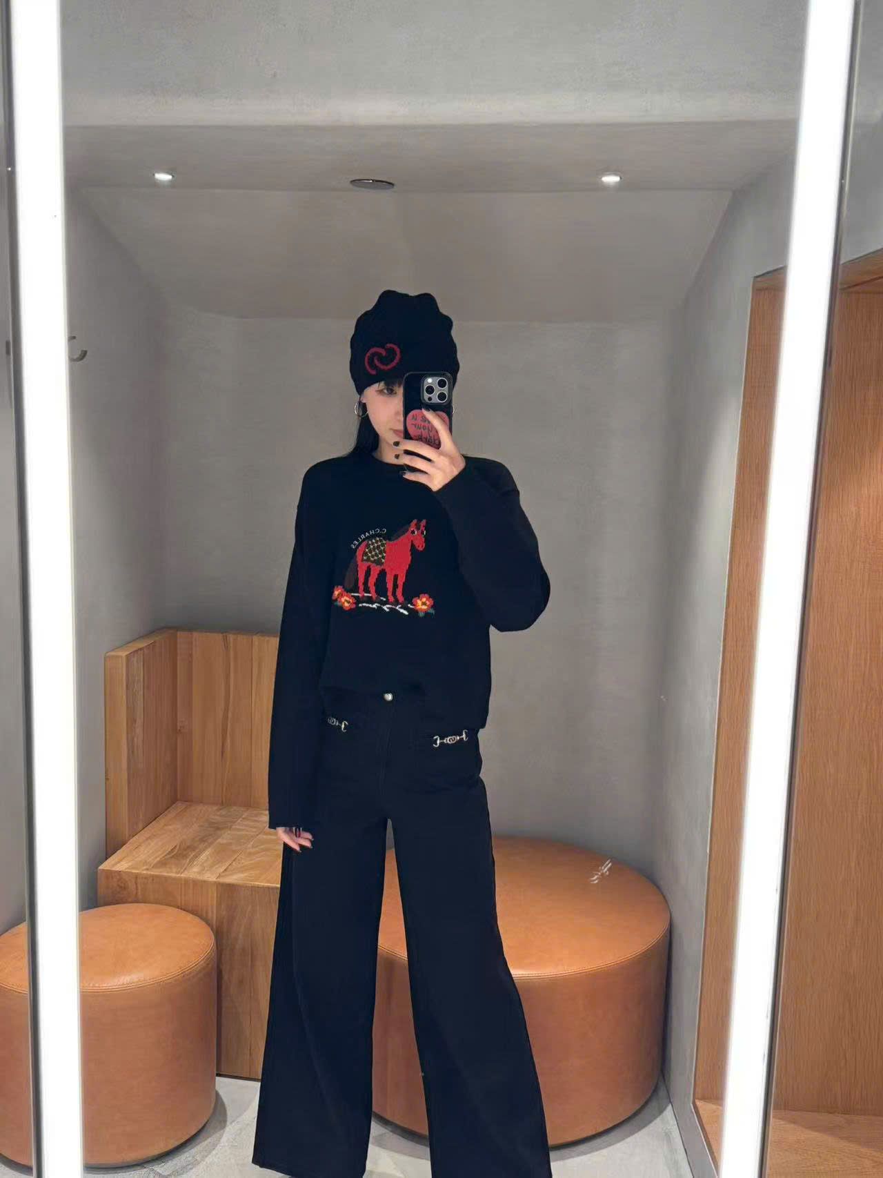  Áo len đen dài tay chú ngựa đỏ 