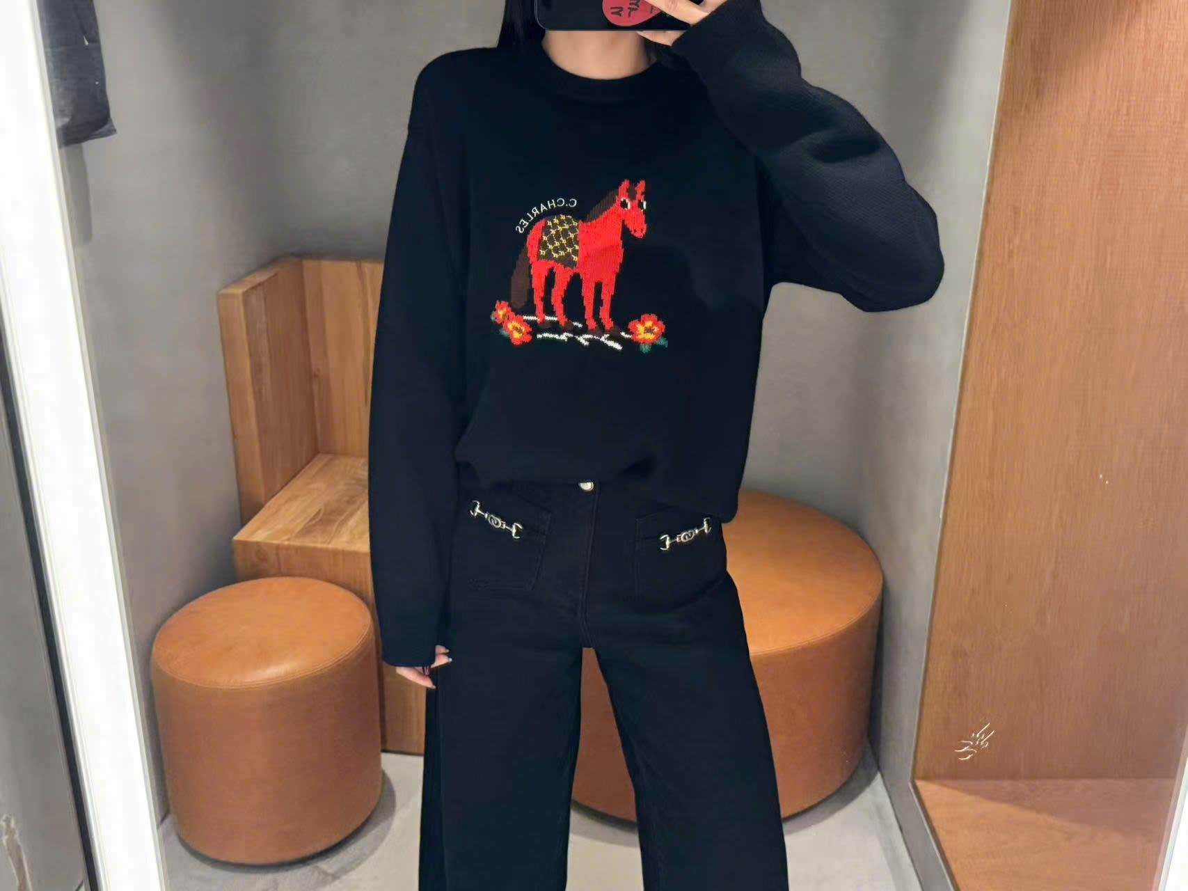  Áo len đen dài tay chú ngựa đỏ 