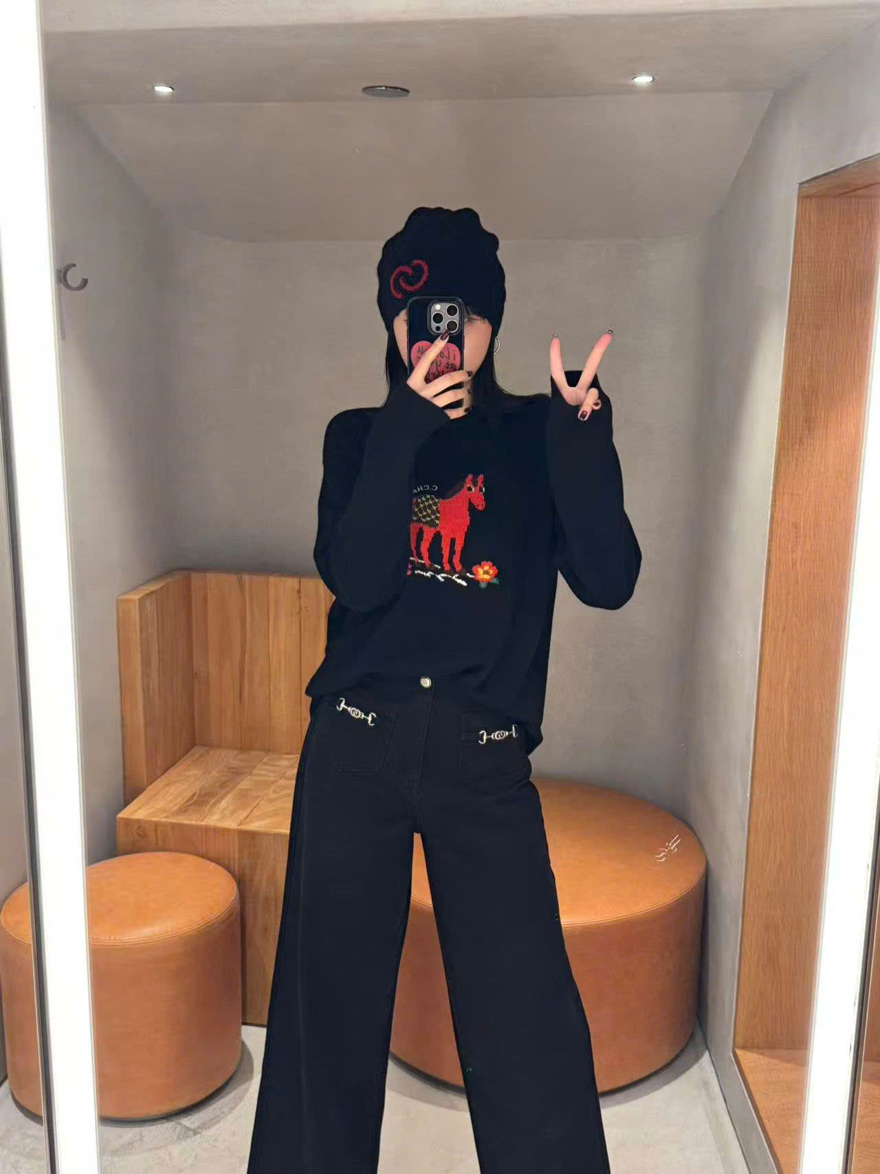  Áo len đen dài tay chú ngựa đỏ 